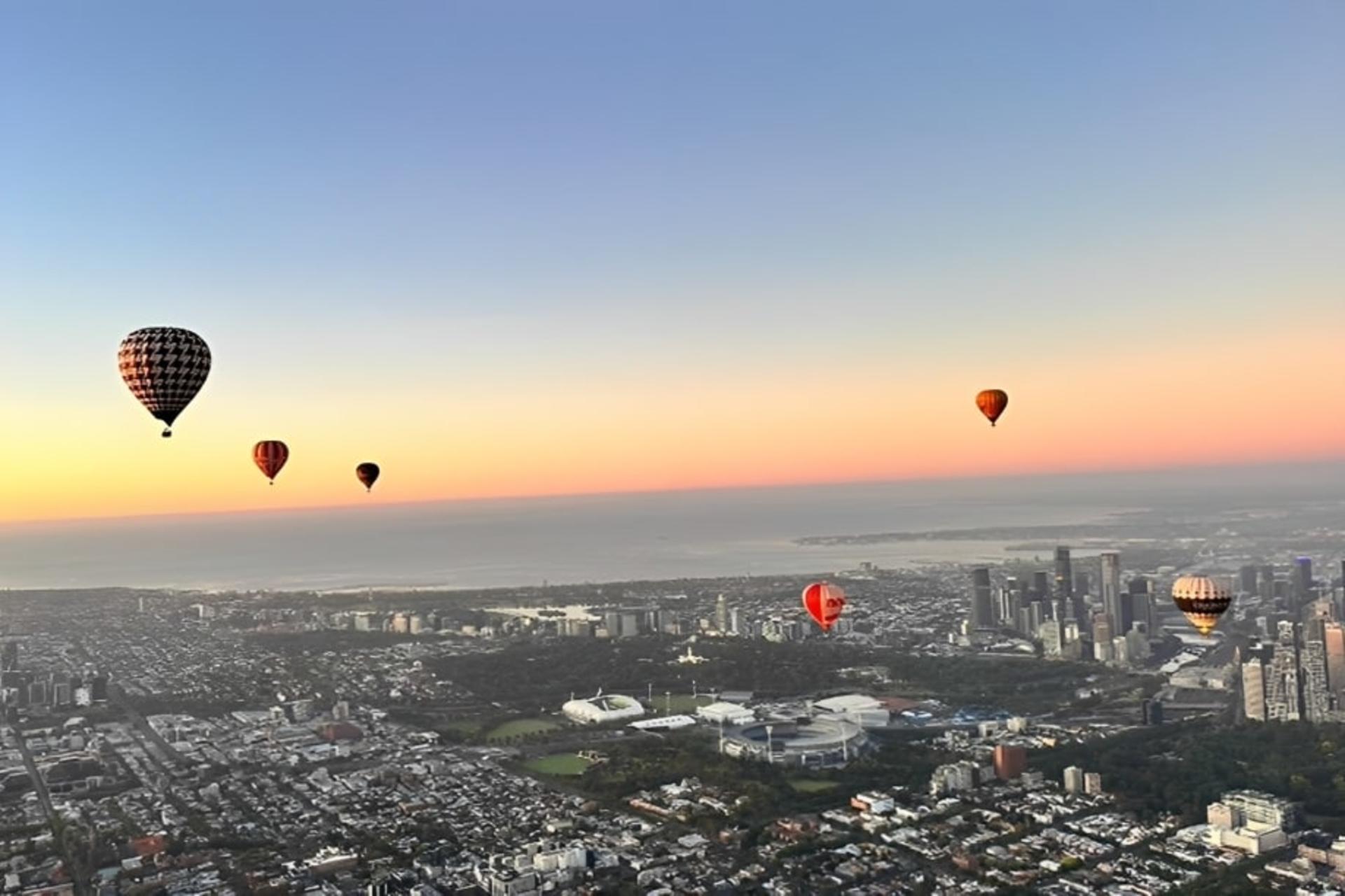 Melbourne Hot Air Balloon Flight at Sunrise - Thumbnail 2