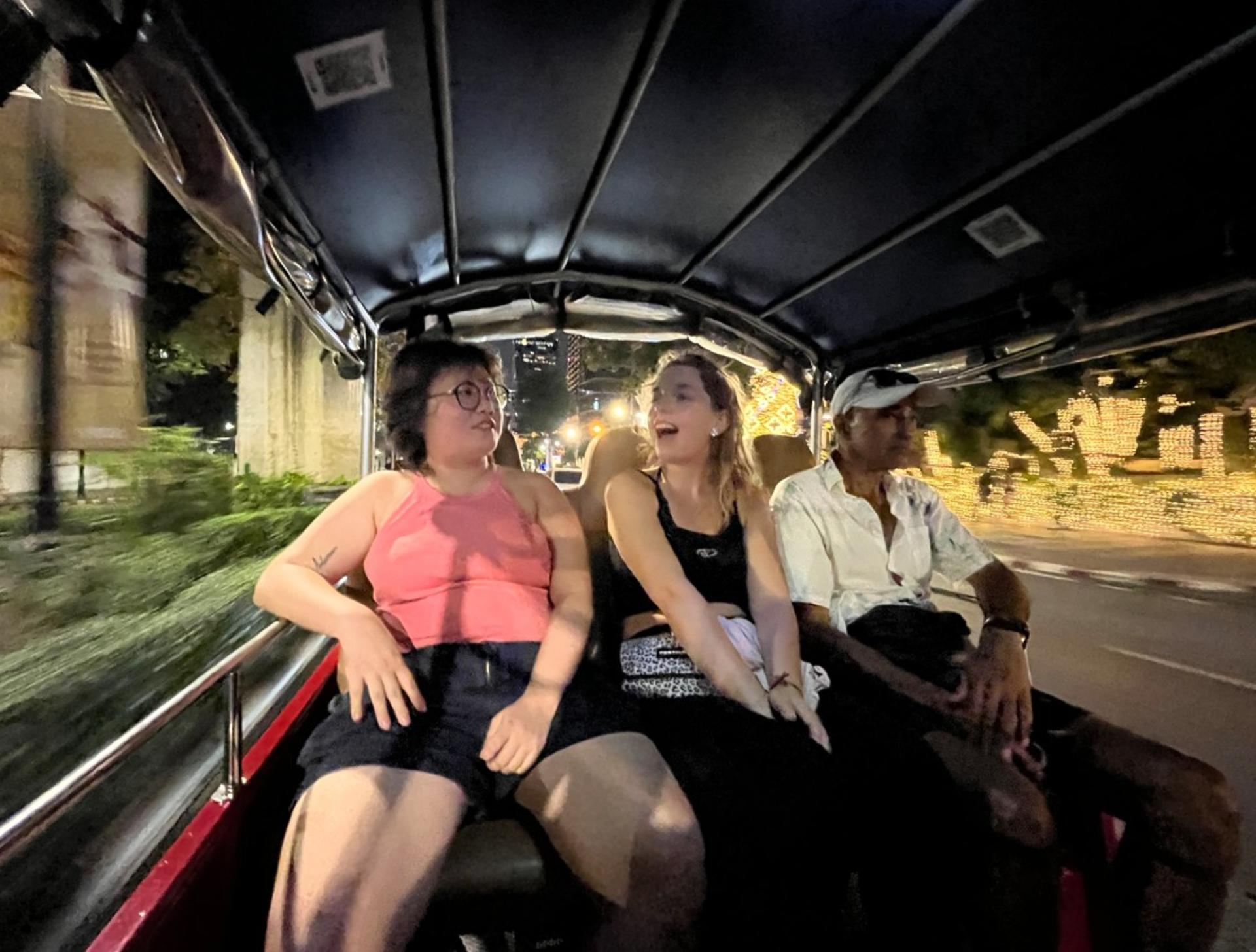 Bangkok Tuk Tuk Night Tour with food & drinks in Siam & Silom - Thumbnail 3