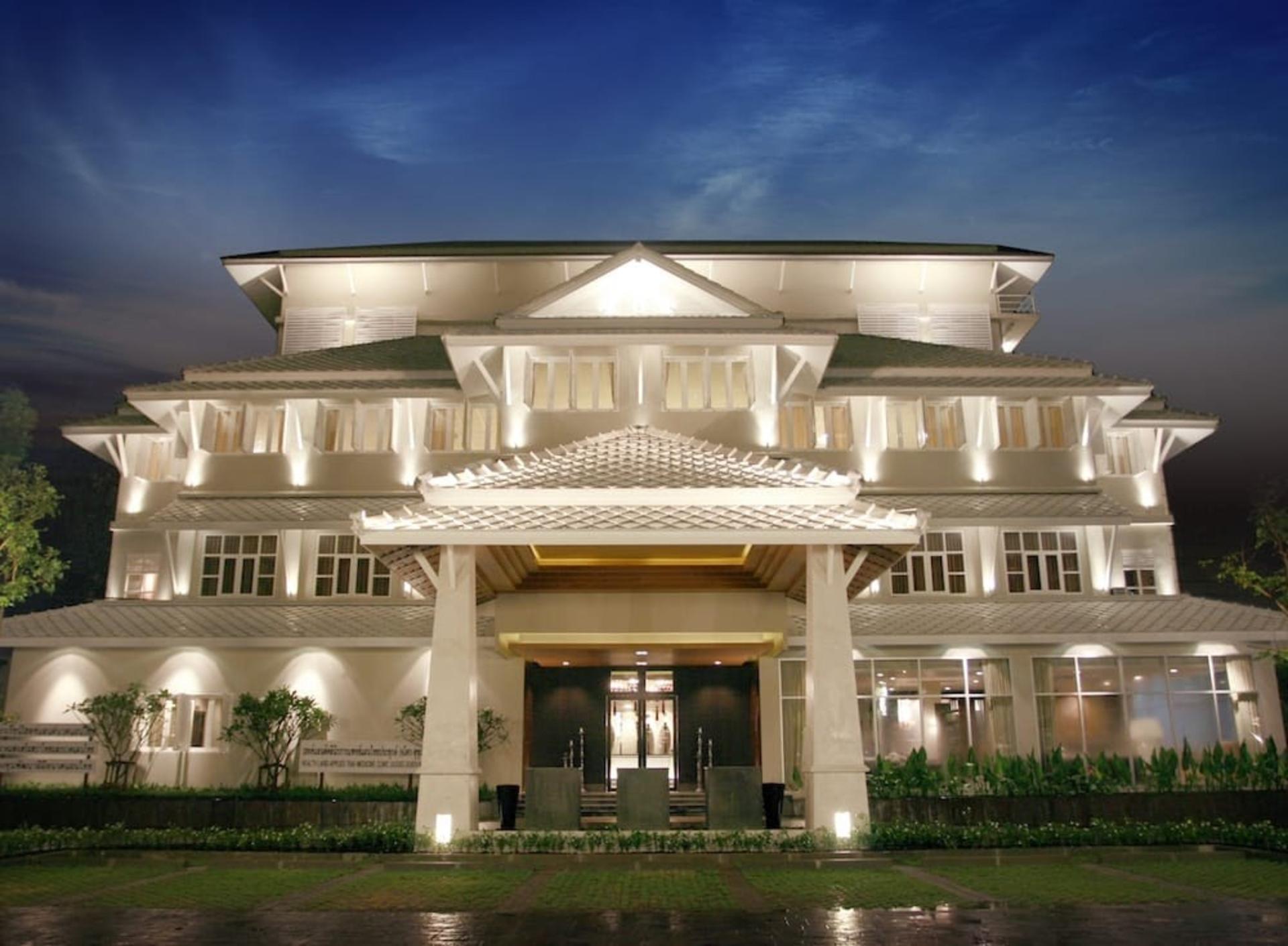 Health Land Spa at Asoke in Bangkok - Image 1