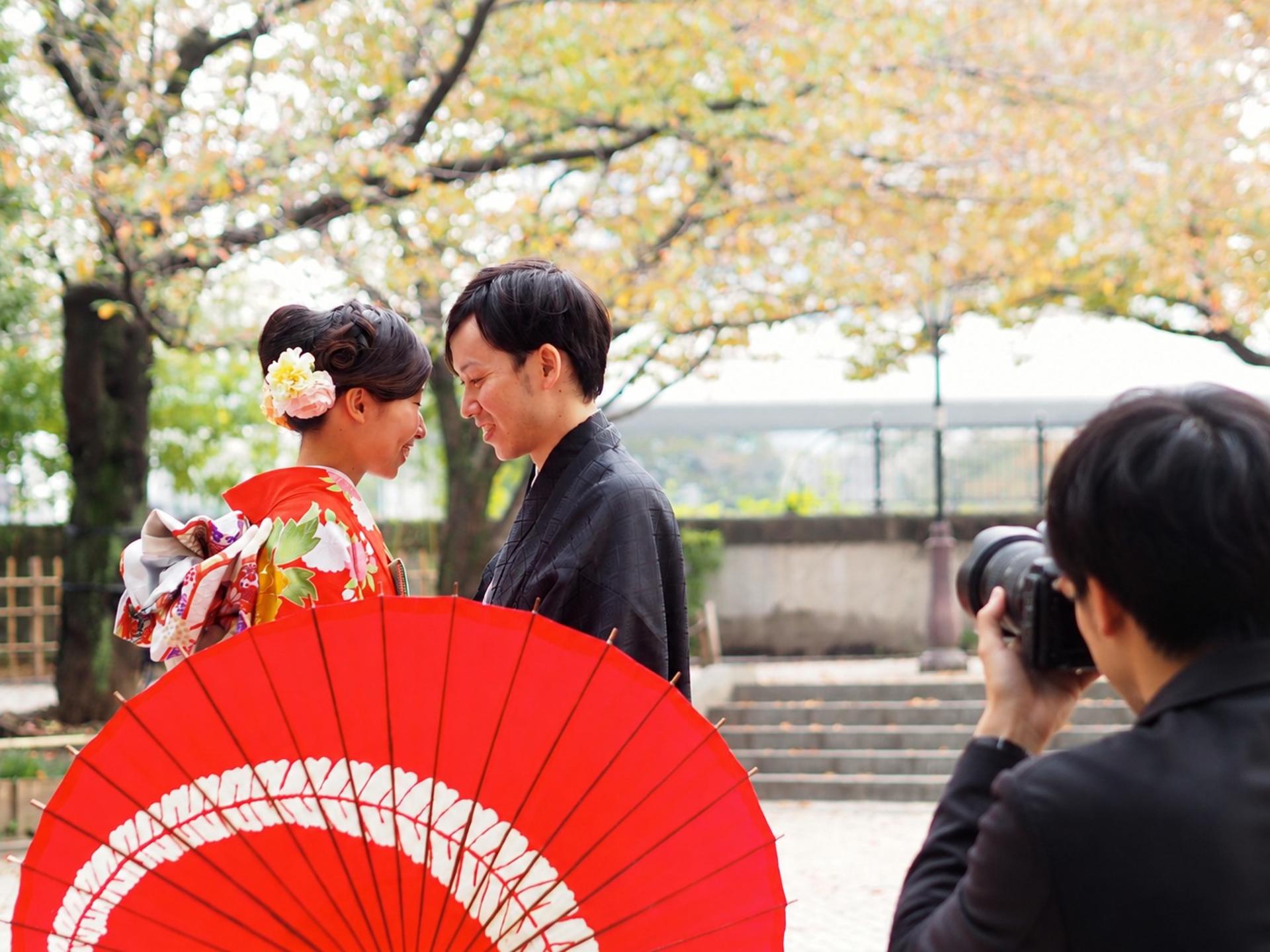 Kyoto Arashiyama Kimono Rental: 3-minute walk to Togetsukyo Bridge, includes women's hair set. Kyoto Aiwafuku - Thumbnail 11