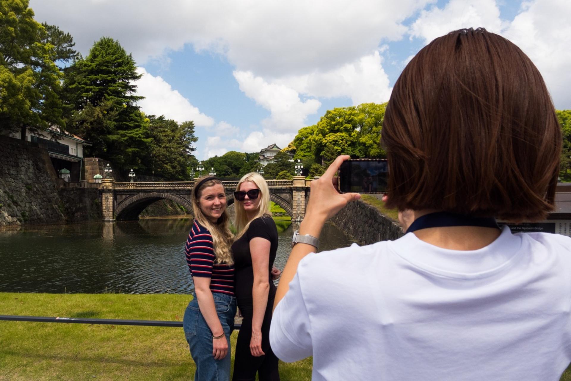 Tokyo: Imperial Palace & Shogun Castle Walking Tour - Thumbnail 5