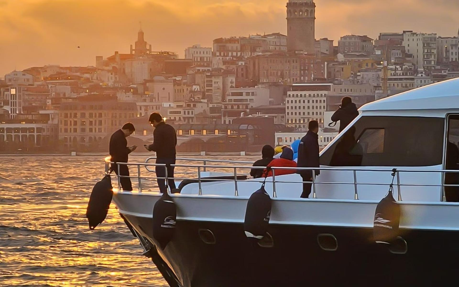 Istanbul Bosphorus Sunset Half-Day Cruise - Thumbnail 10