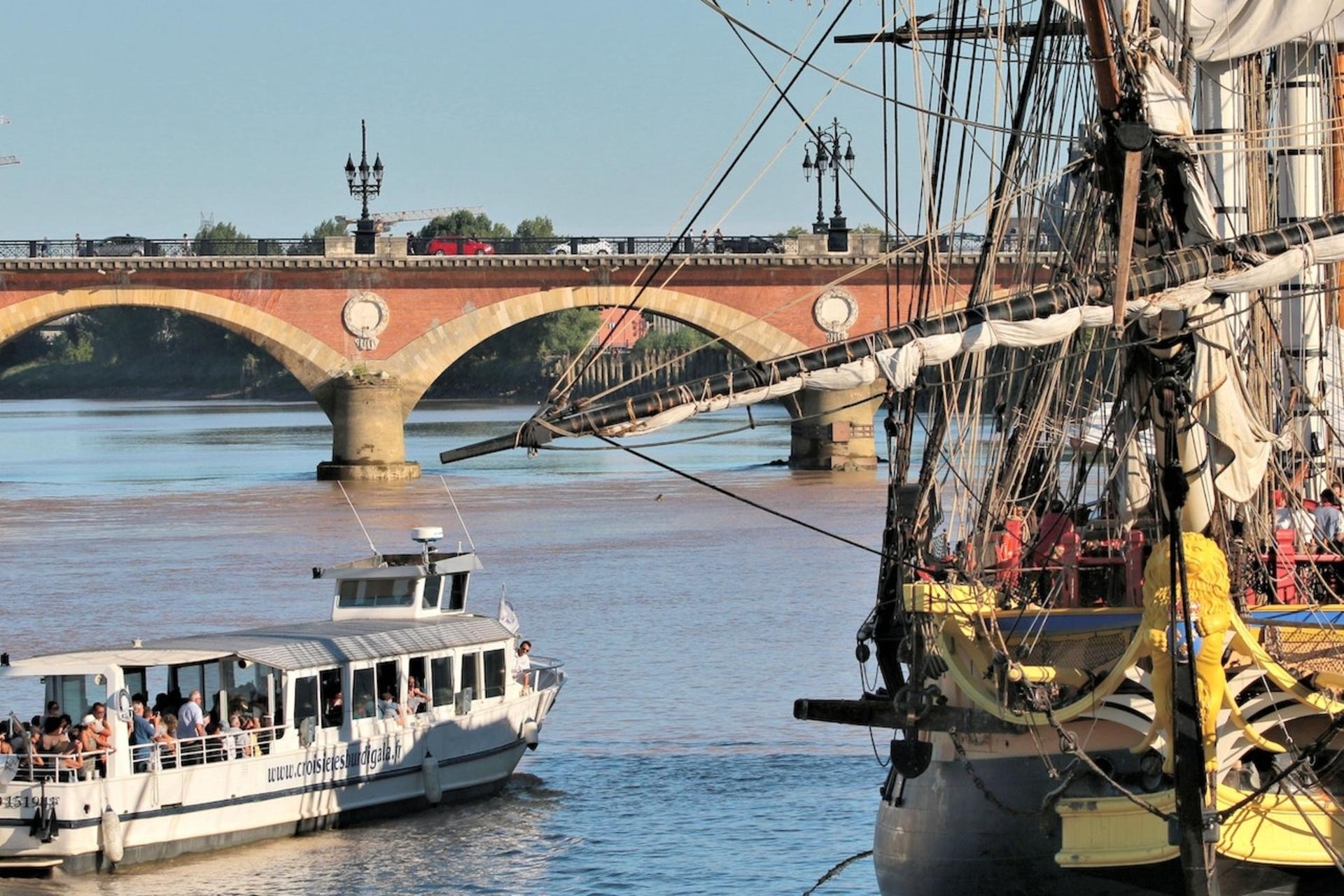 Garonne River Sightseeing Cruise in Bordeaux - Thumbnail 4