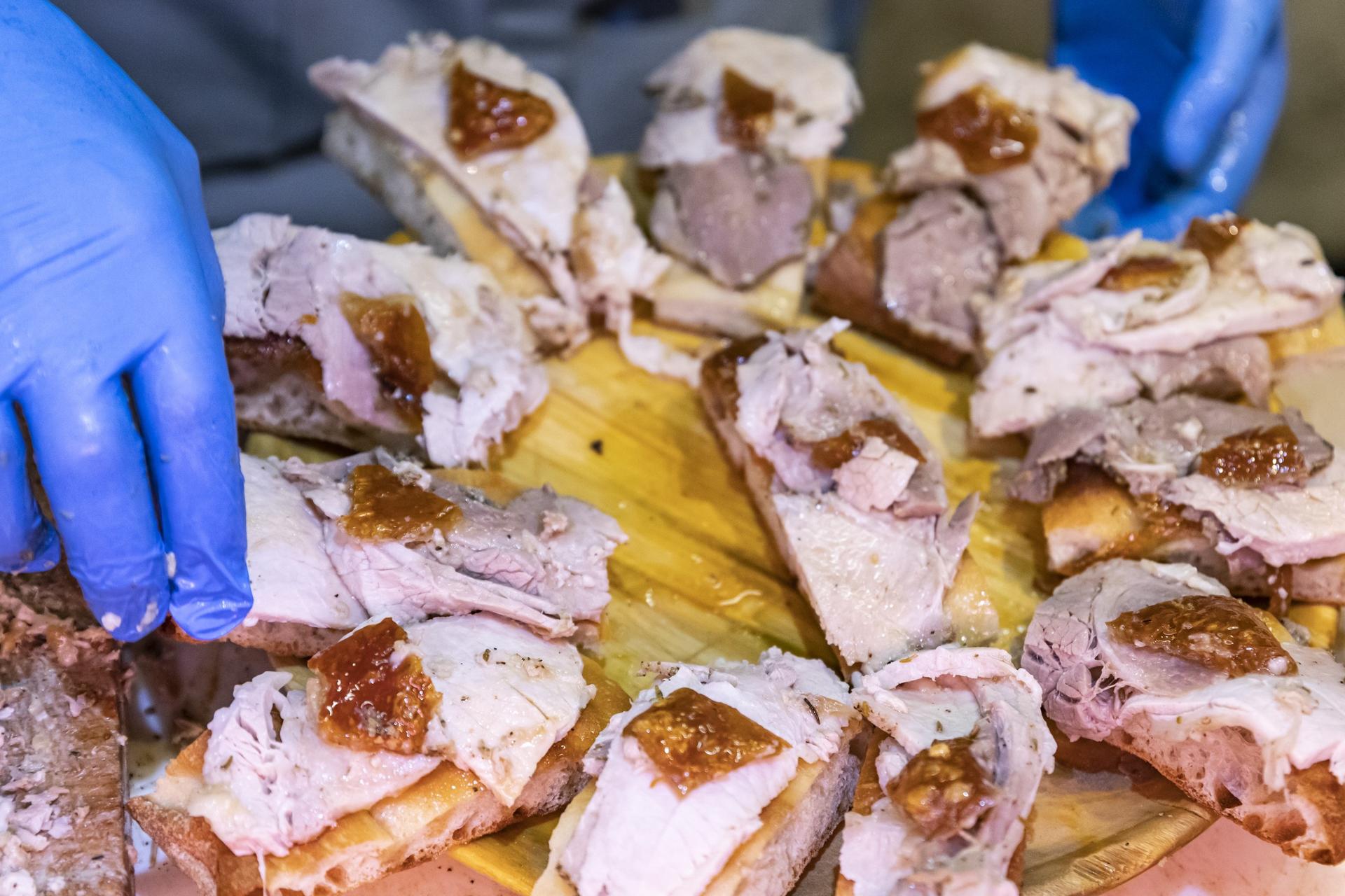 Twilight Trastevere food tour with wine tasting in Rome - Thumbnail 6