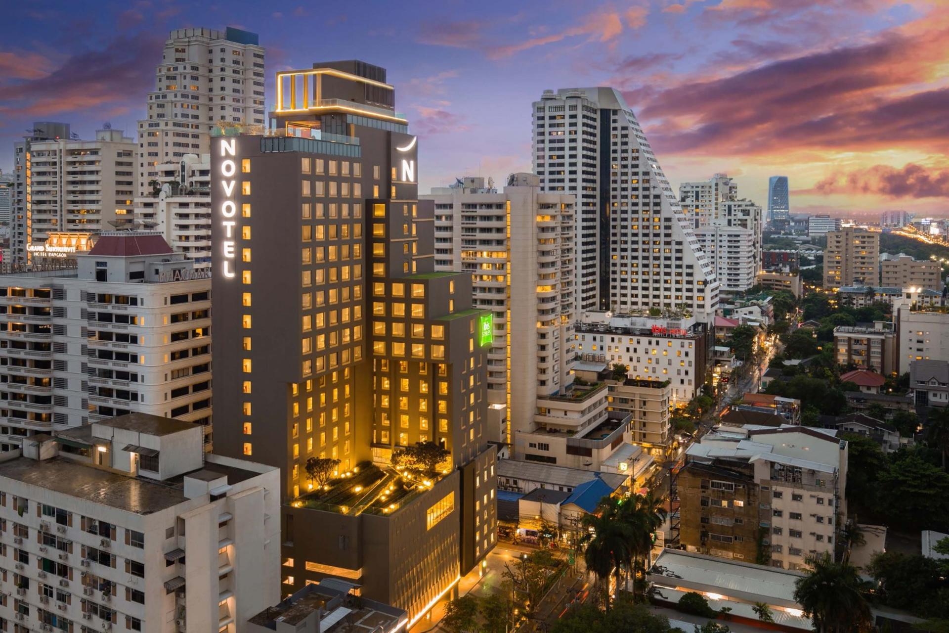 RedSquare Rooftop Bar at Novotel Bangkok Sukhumvit 4 - Thumbnail 4