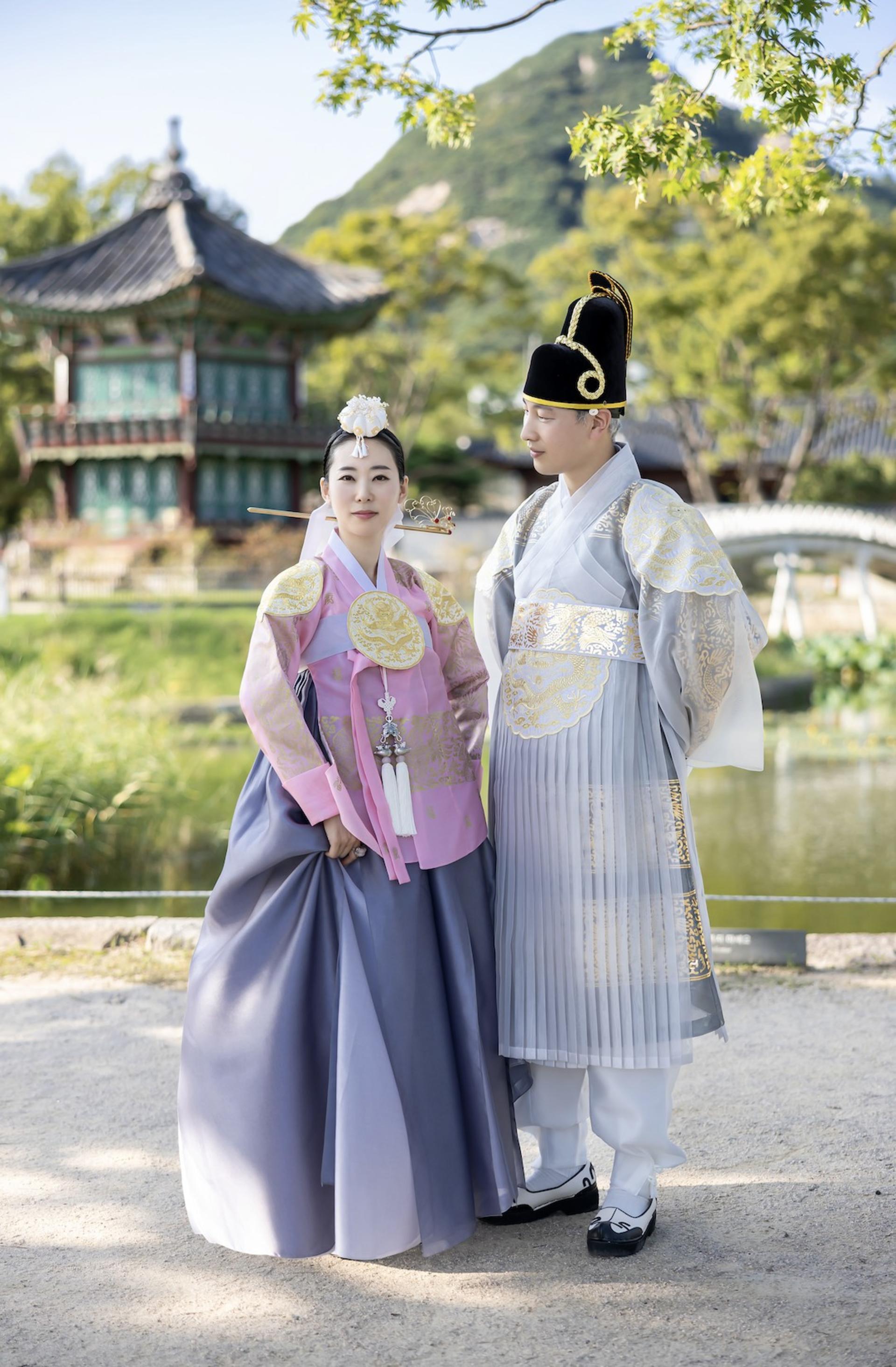 Hanbok Rental and Photoshoot Experience by Hanbok That Day - Thumbnail 47