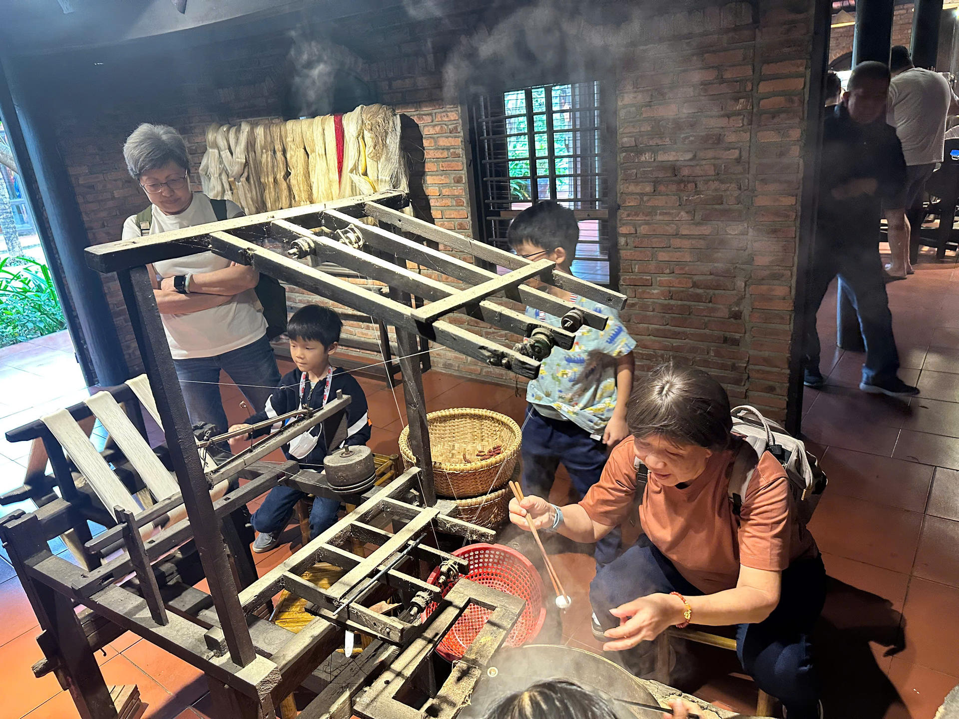Silk Weaving Discovery In Hoi An Silk Village - Thumbnail 12