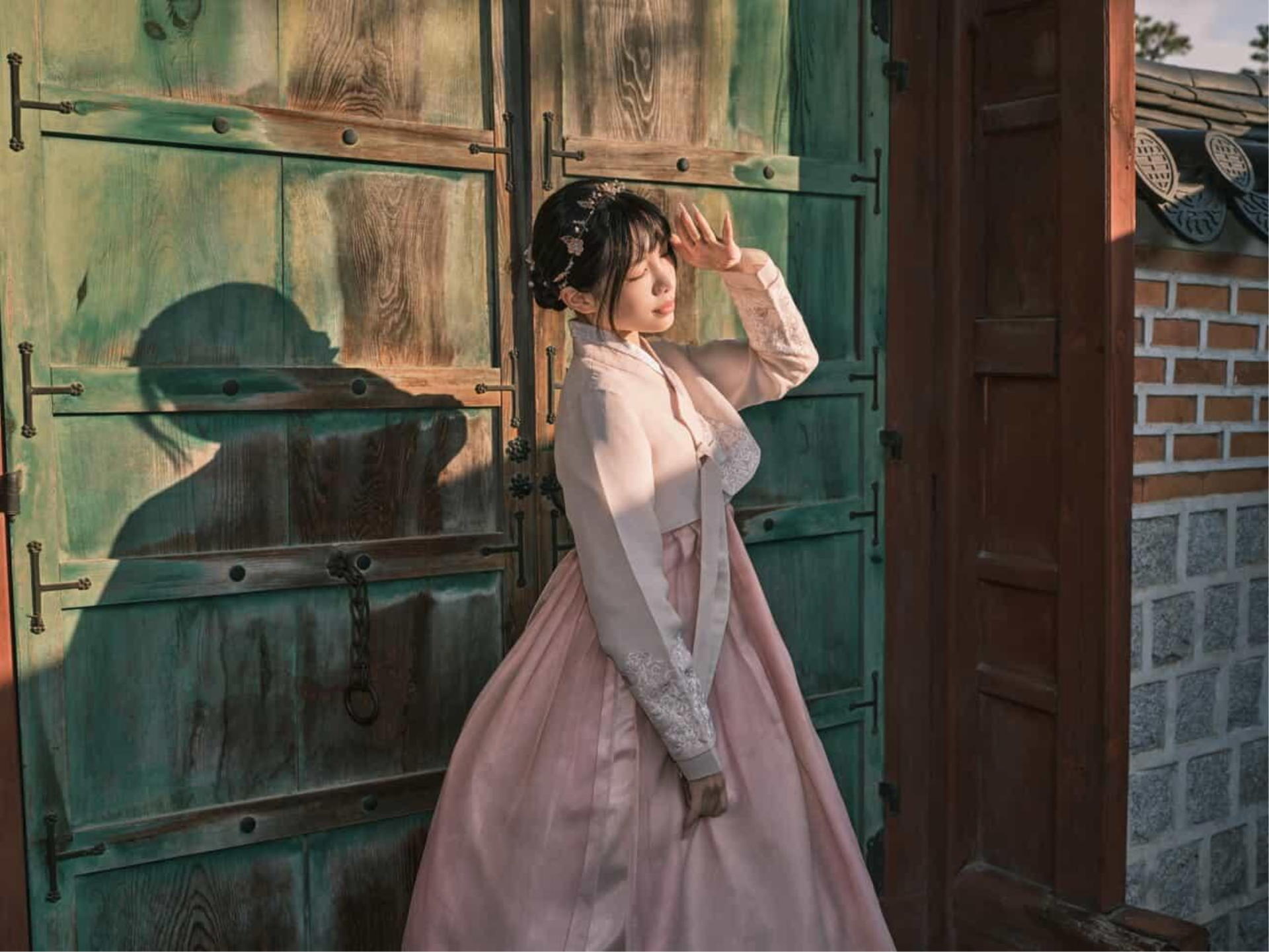 Cinematic Hanbok Photoshoot Experience - Image 1