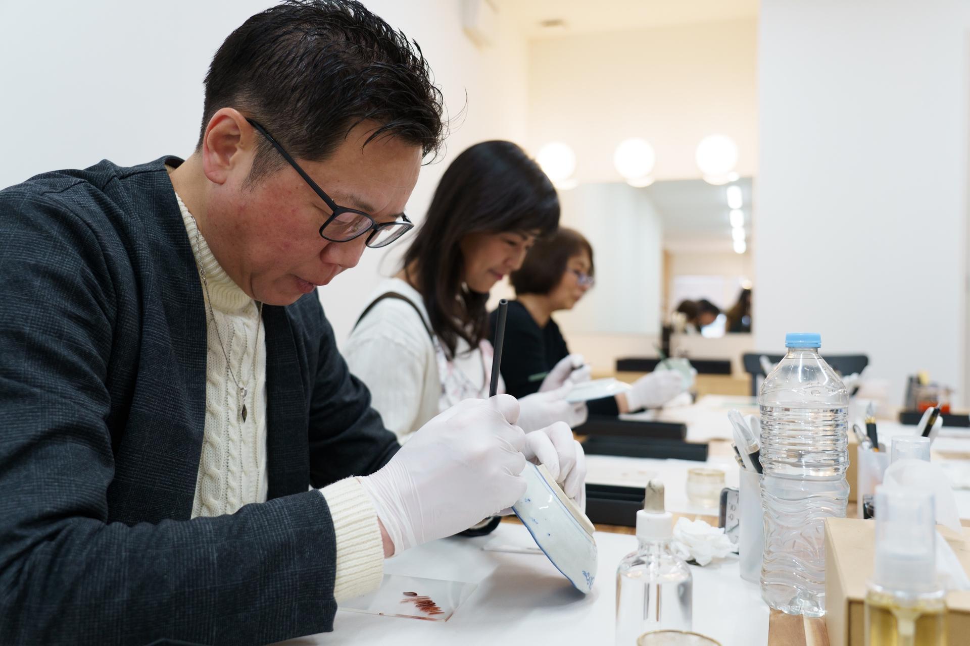 ASAKUSA Tokyo: Kintsugi Workshop with Gold - Thumbnail 7