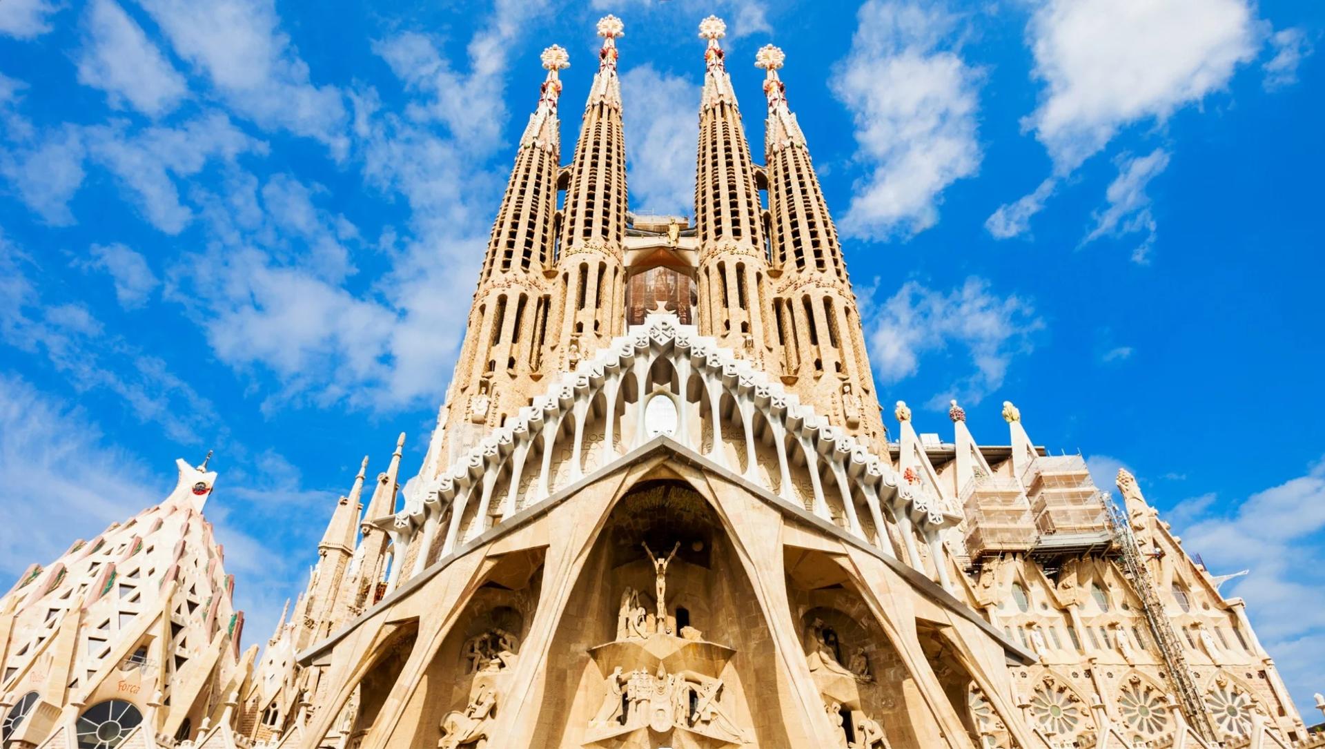 Sagrada Familia: Entry Tickets, Hosted Access & Guided Tours - Image 1