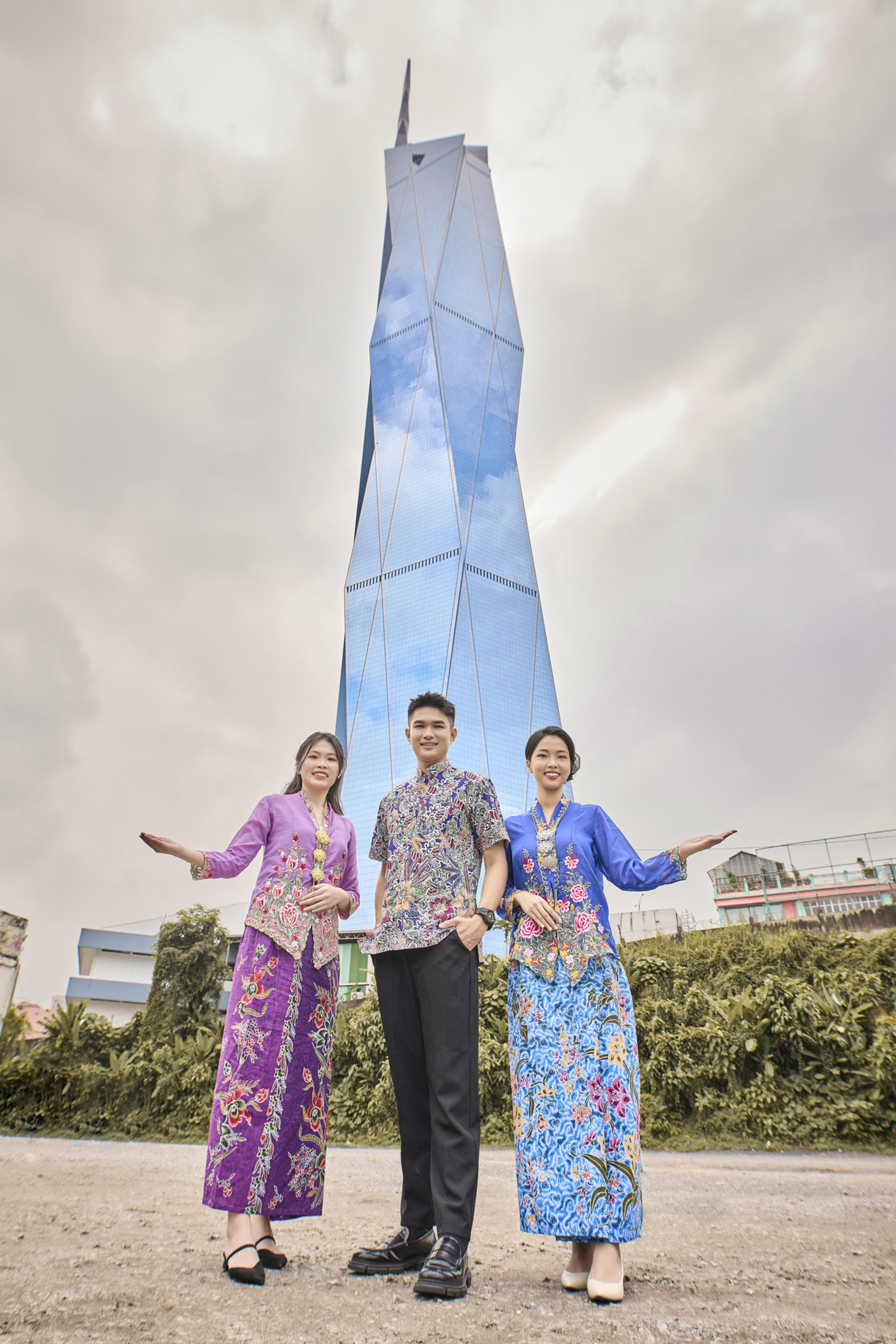 Kebaya and Batik Shirt Costume Rental Experience in Kuala Lumpur  - Thumbnail 6