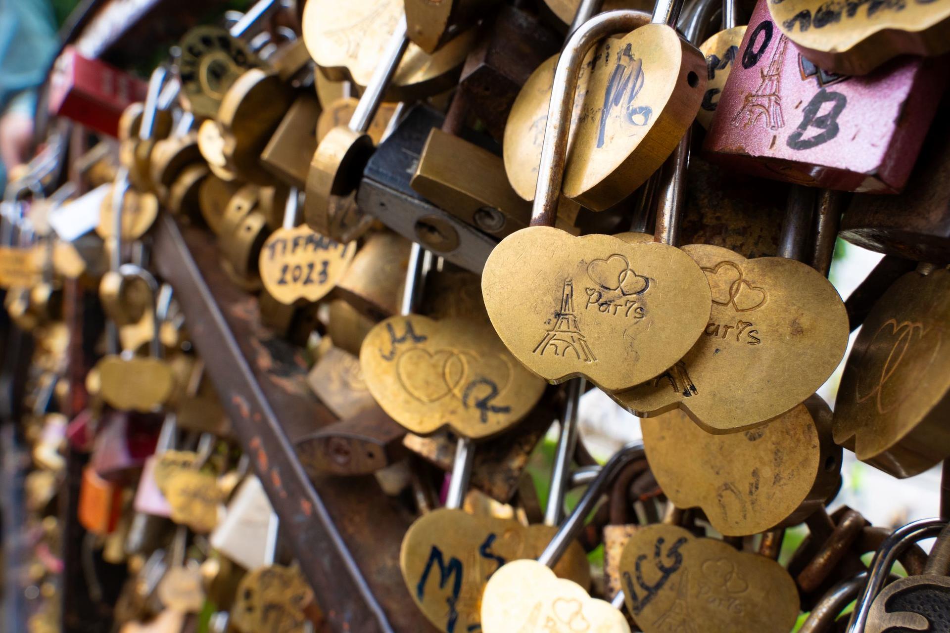 Hidden Gems of Montmartre Guided Tour in Paris - Thumbnail 5