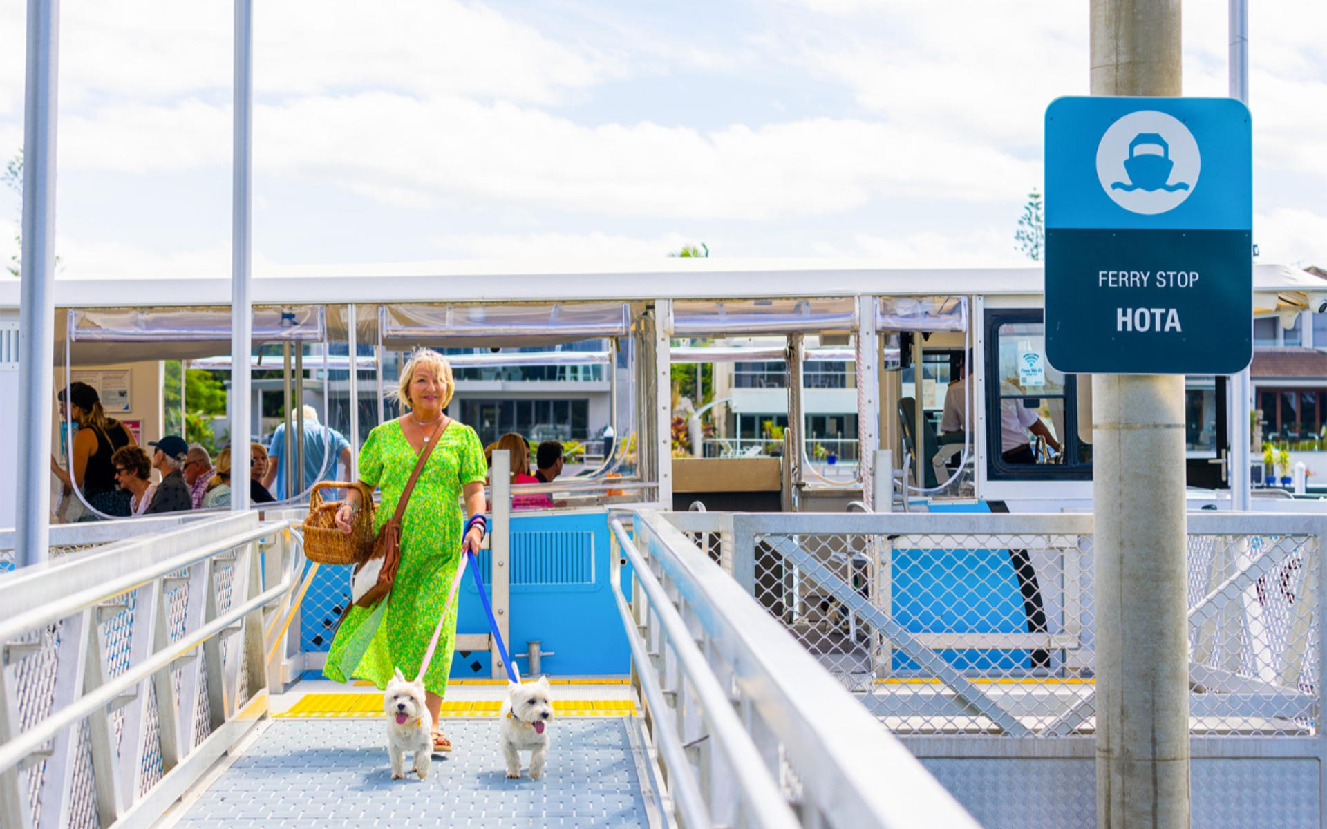 Gold Coast Cruise by Hopo with Sea World Ticket - Thumbnail 3