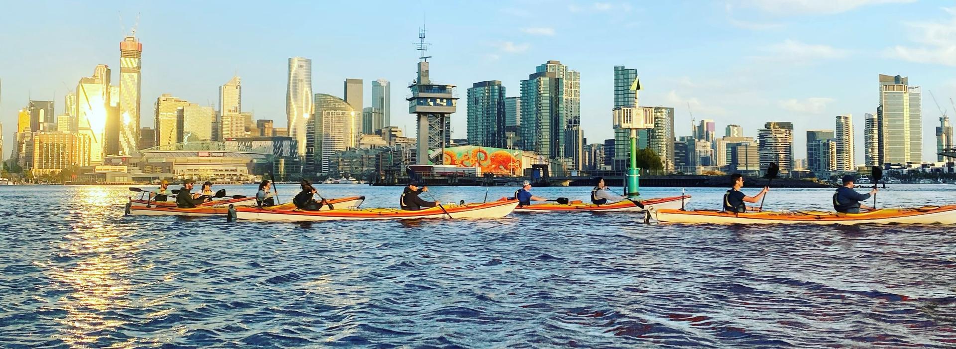 Moonlight City Sightseeing Kayak Experience in Melbourne - Thumbnail 2