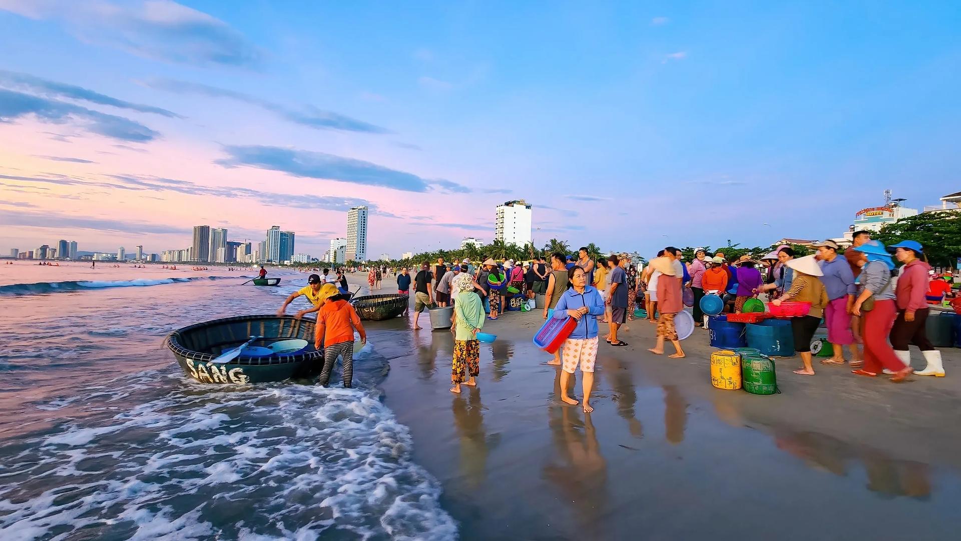 Da Nang City Tour with Aodai Rider - Thumbnail 6