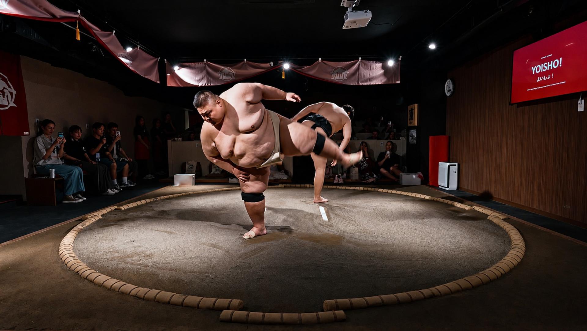 Tokyo: Shibuya Sumo Show with Drink and Photo - Thumbnail 2