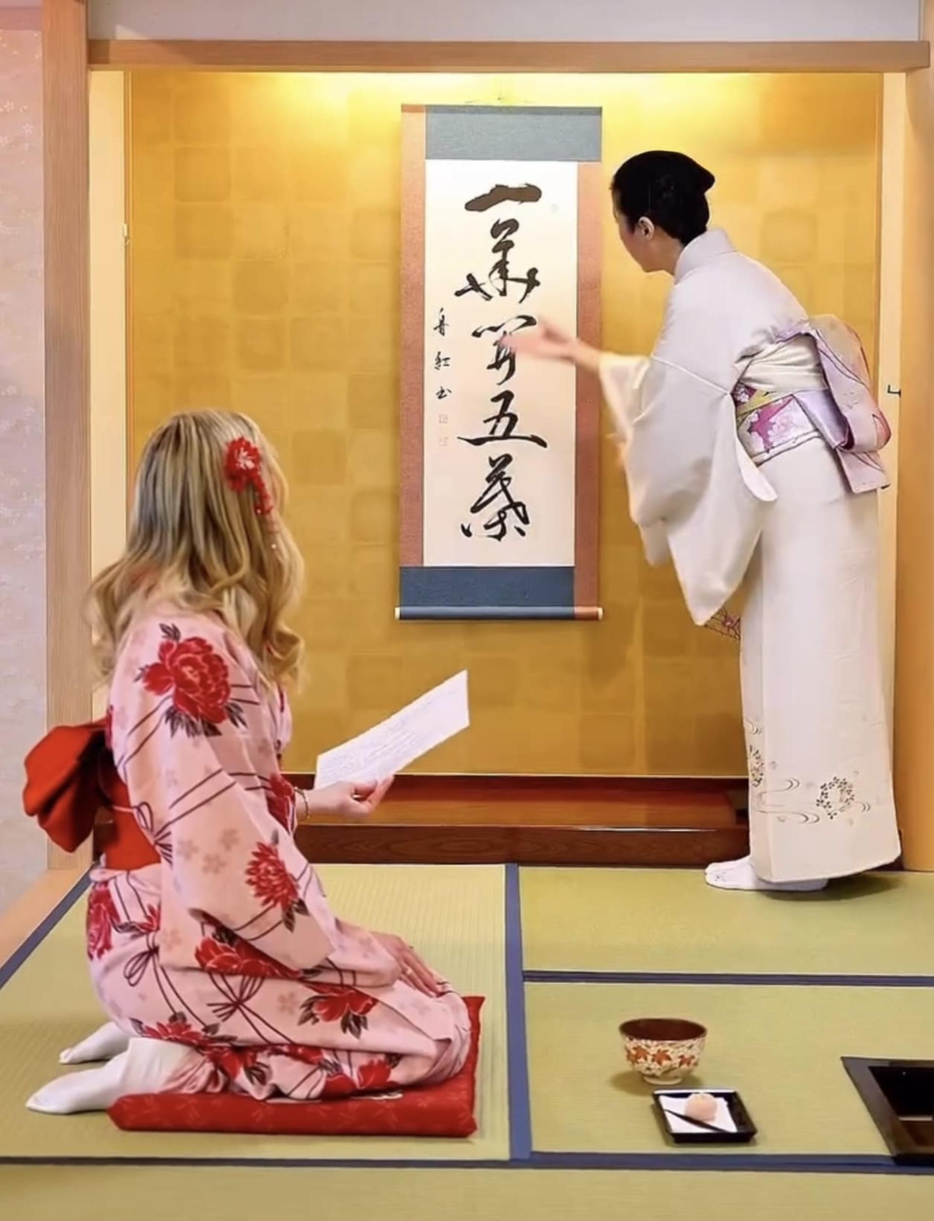 Asakusa Kimono Rental OSHARE Japanese Makeup & Tea Ceremony Experience Open until 10 PM - Thumbnail 45
