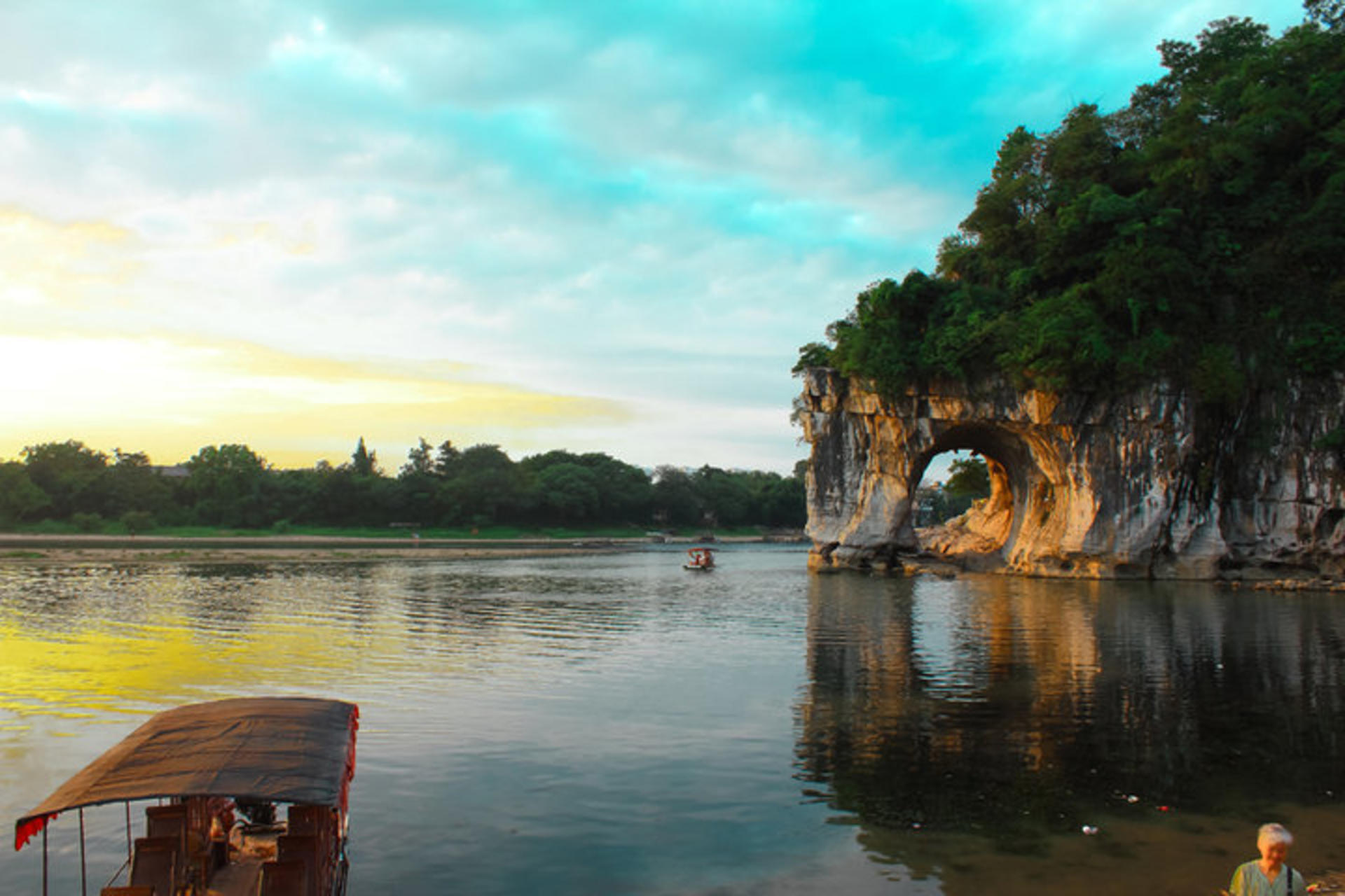 Private Guilin tour for a day: Elephant Trunk Hill, Fubo Hill, Reed Flute Cave, Solitary Beauty Peak - Thumbnail 6