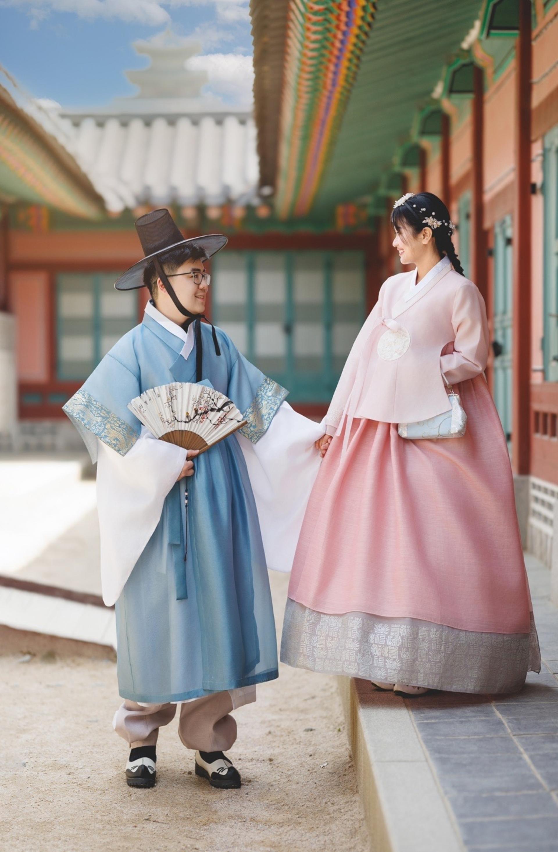 Hanbok Rental with Hairstyling & Accessories at Hanbokgirls - Thumbnail 12