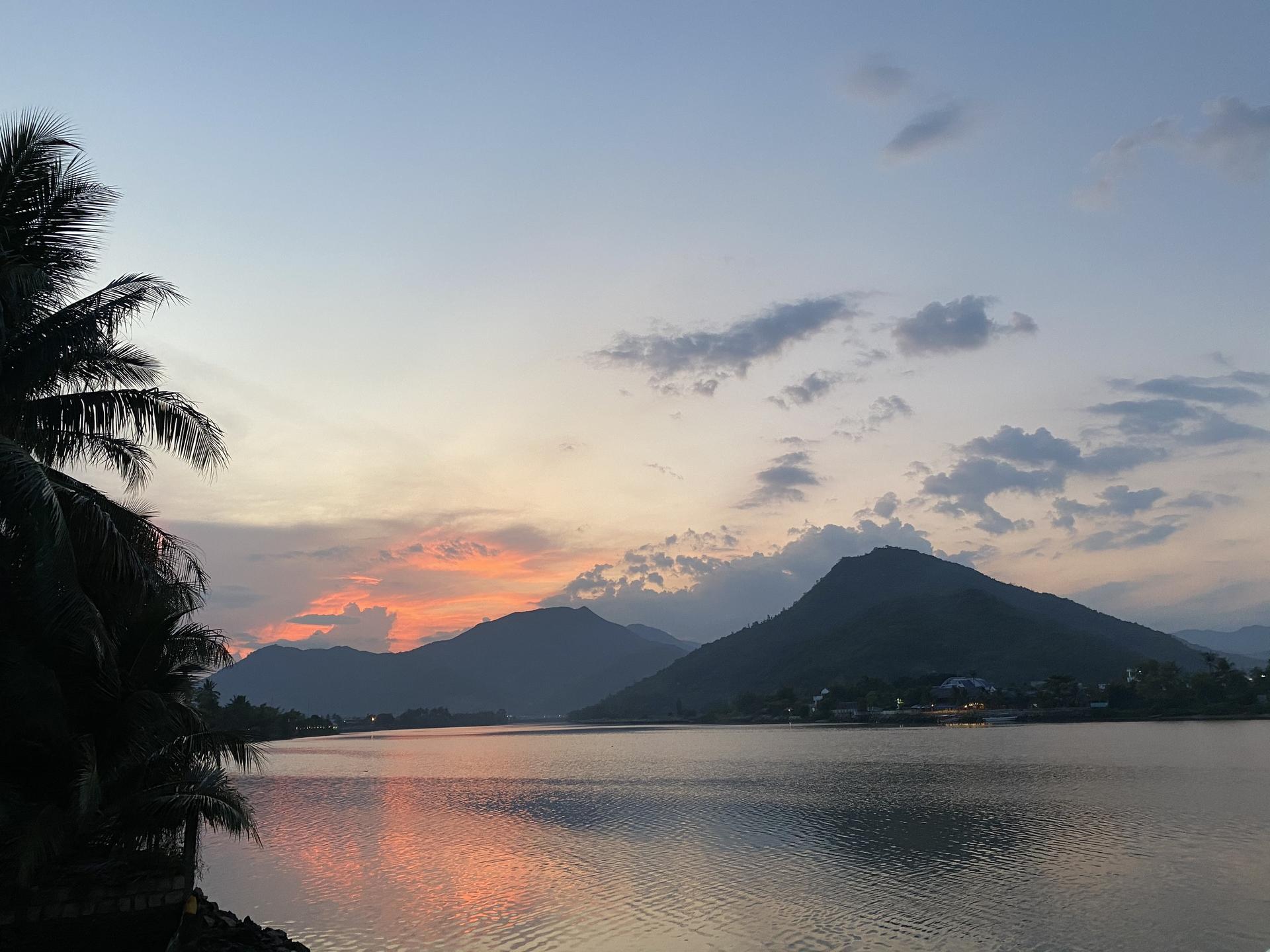 Sunset Stand Up Paddle Boarding Water Adventure Tour in Nha Trang - Thumbnail 7