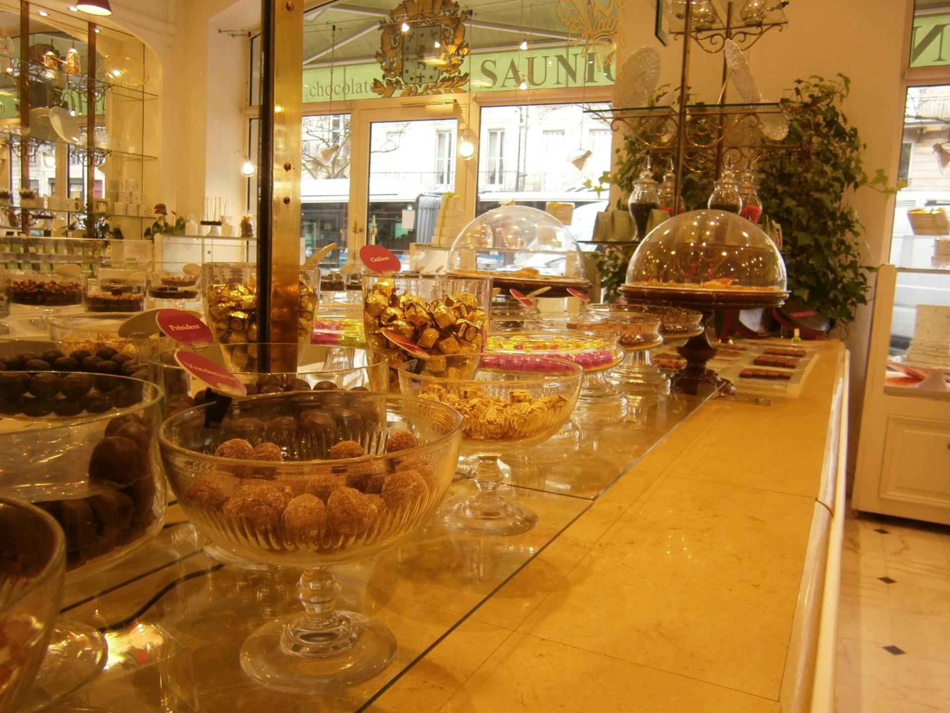 Bordeaux Historic and Gourmet City Tour - Thumbnail 3