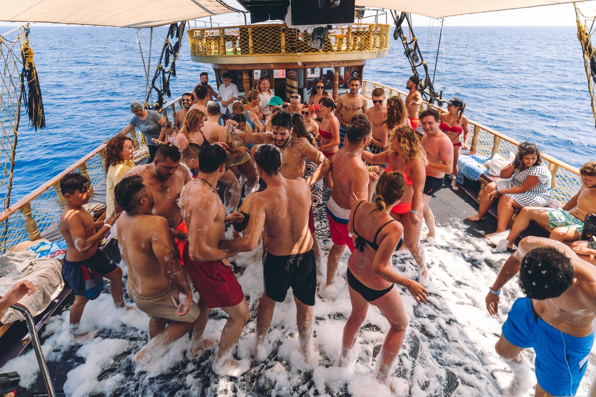 Pirate Boat Tour on the Beautiful Bays of Kemer - Thumbnail 7