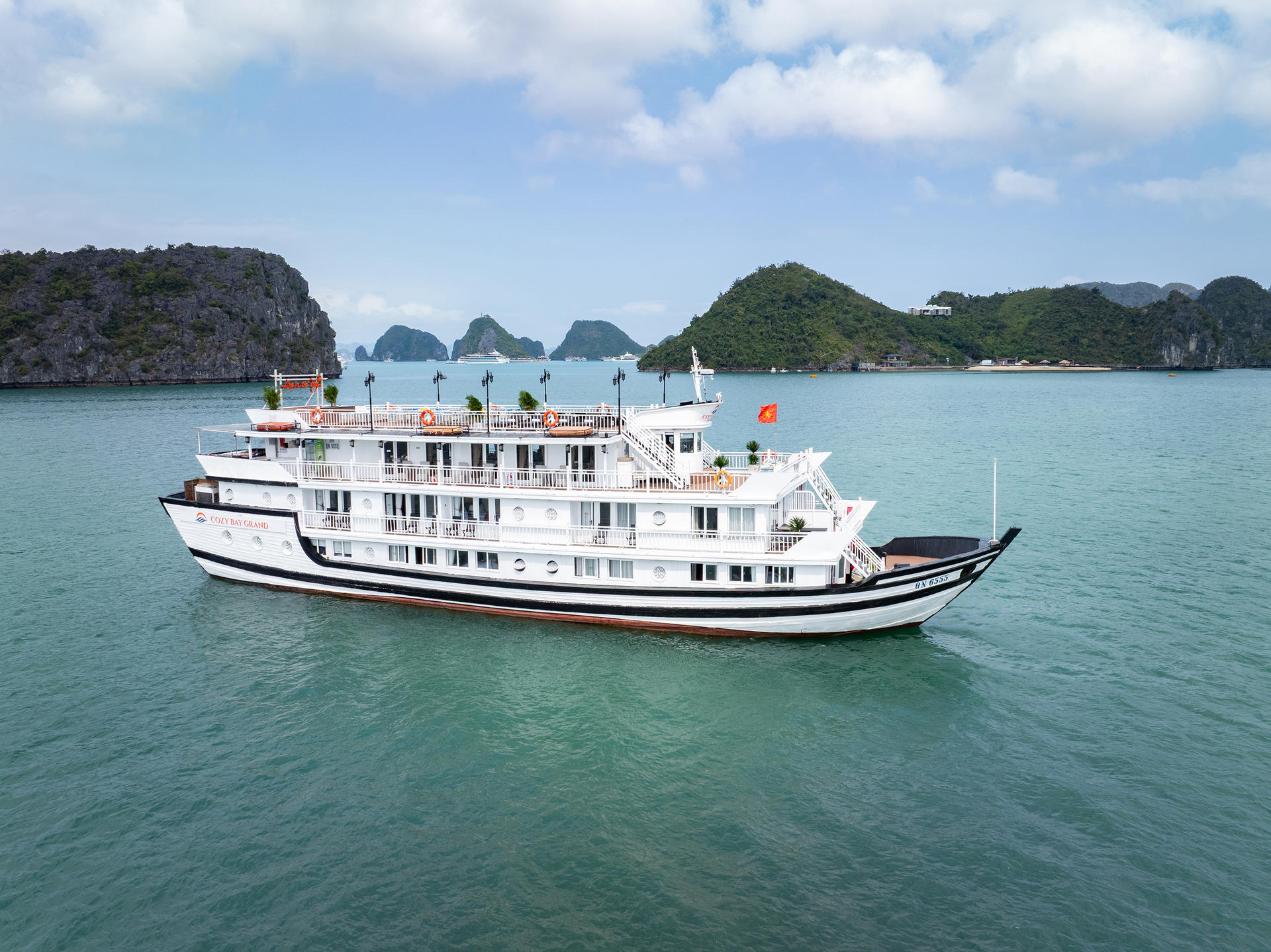 Cozy Bay Grand 2D1N Cruise: Ha Long Bay, Sung Sot, Ti Top - Thumbnail 24