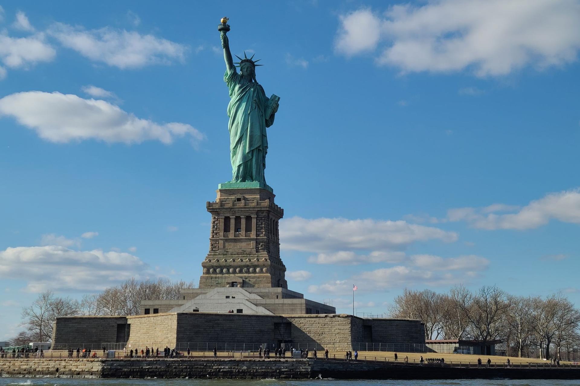 60 Minute Statue of Liberty and Ellis Island Cruise in New York - Thumbnail 13