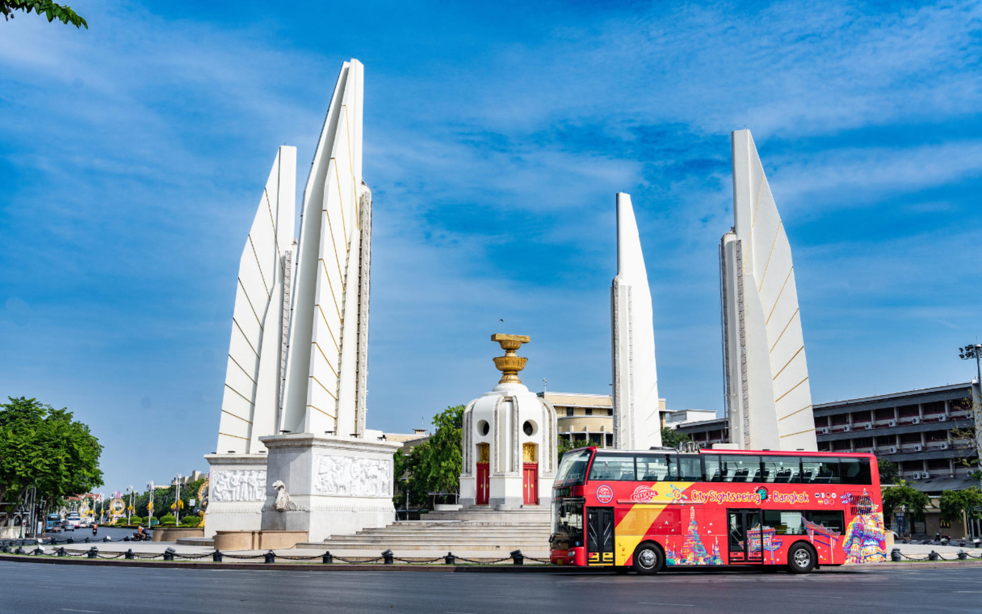 Bangkok Hop-On Hop-Off Bus Tour by Elephant Bus Tours - Thumbnail 9