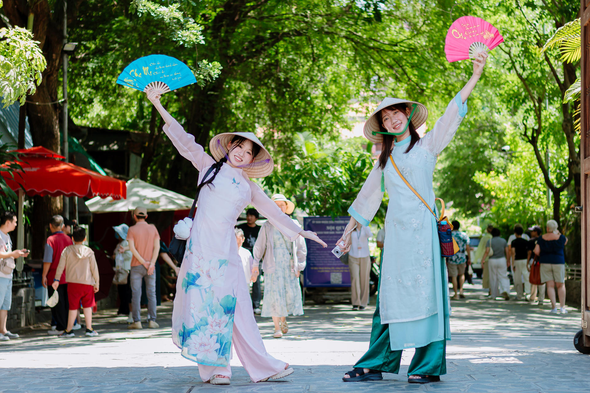 Vietnamese Ao Dai Photo Experience in Nha Trang - Thumbnail 2
