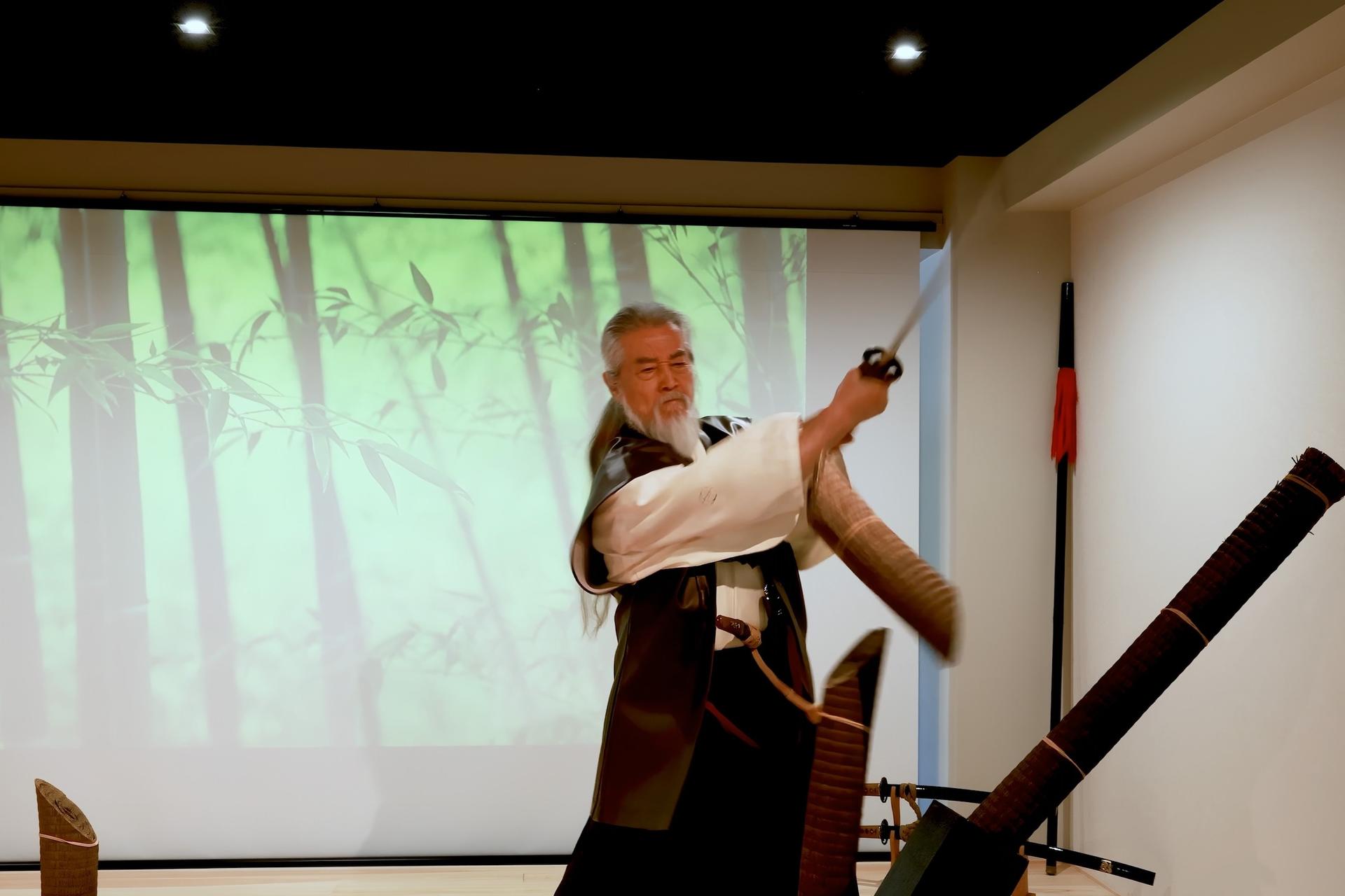 Kyoto: Samurai Sword Workshop with Master Lee Murayama - Thumbnail 7