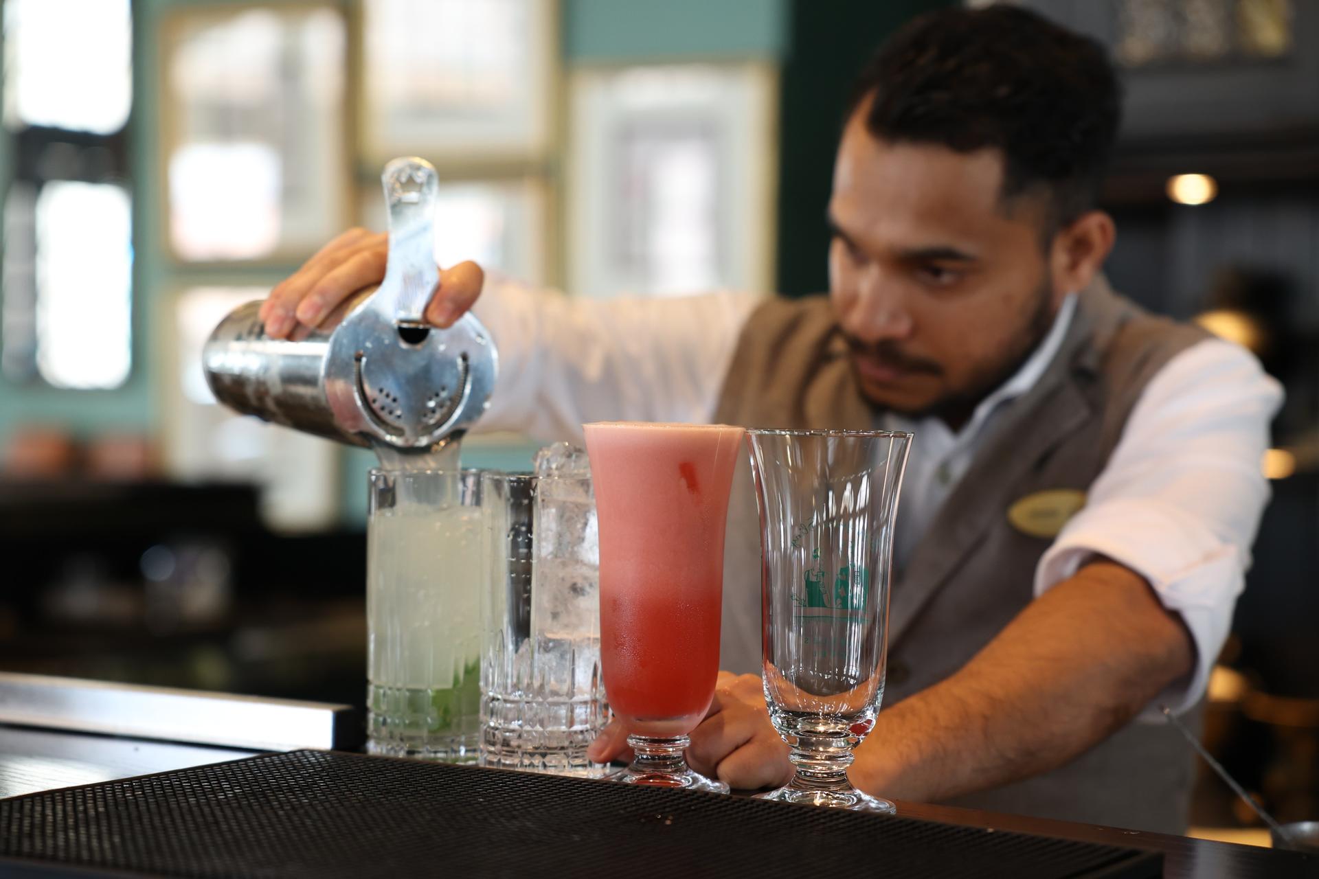 Long Bar at Raffles Hotel  - Thumbnail 10