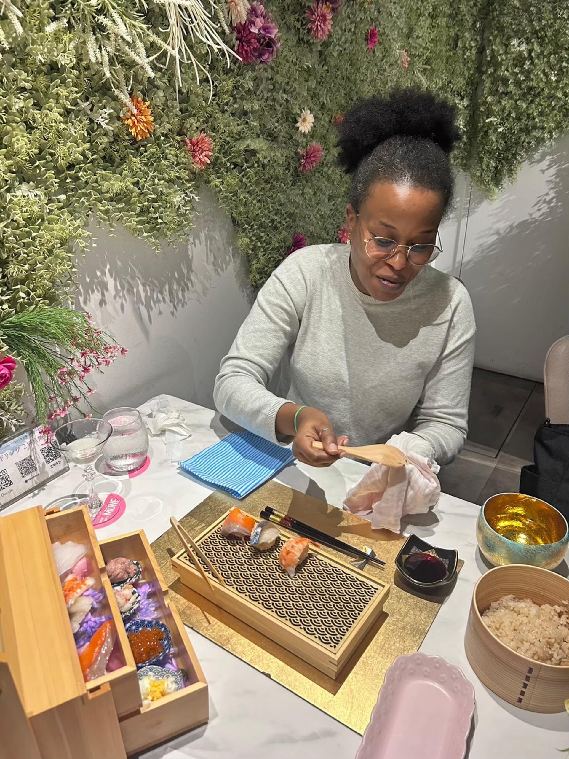 Shinjuku Temari Sushi Making Experience: Creating Japanese Cuisine - Thumbnail 8