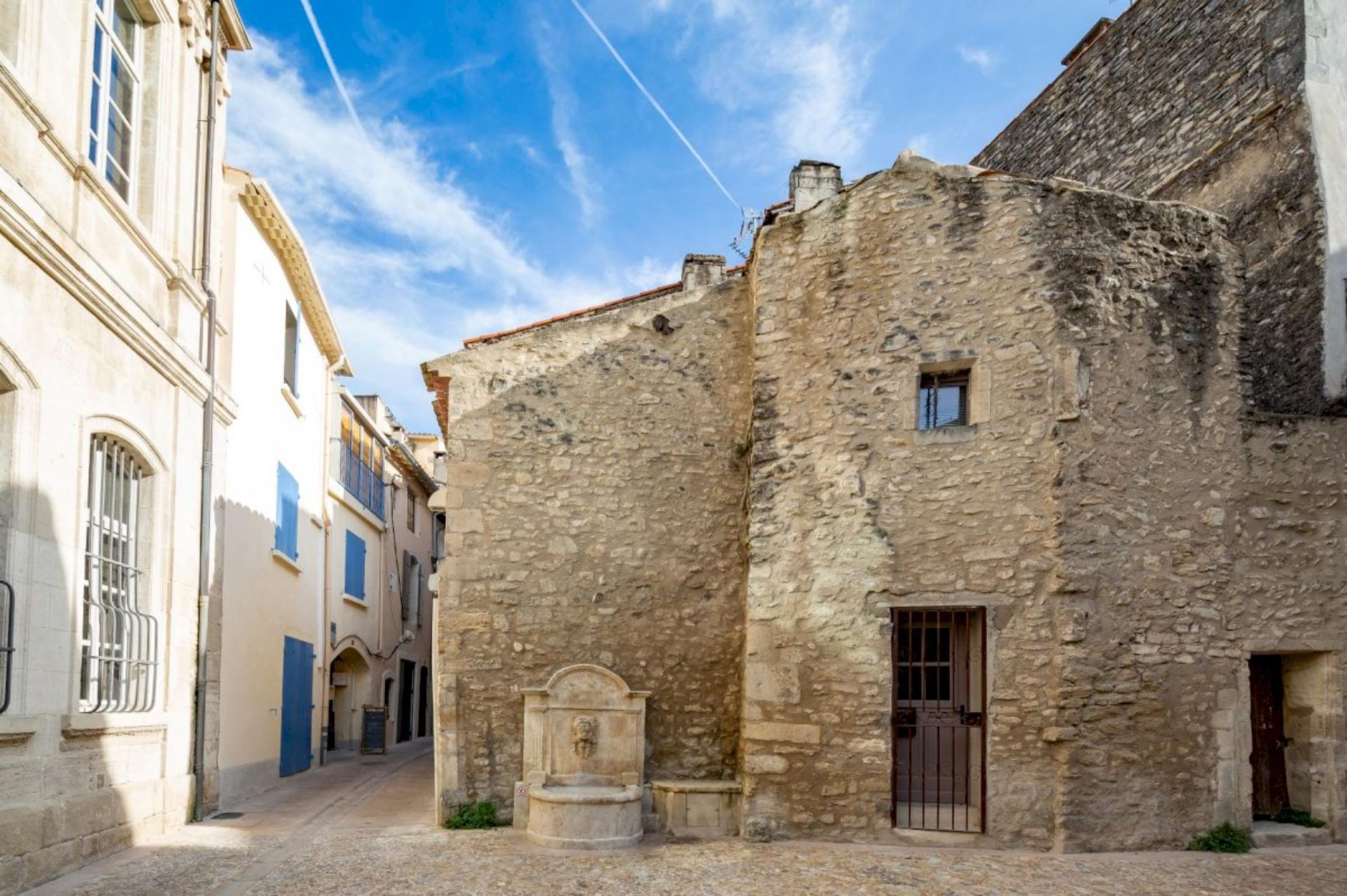 Arles, St Remy & Les Baux Village Day Tour from Aix en Provence - Thumbnail 5