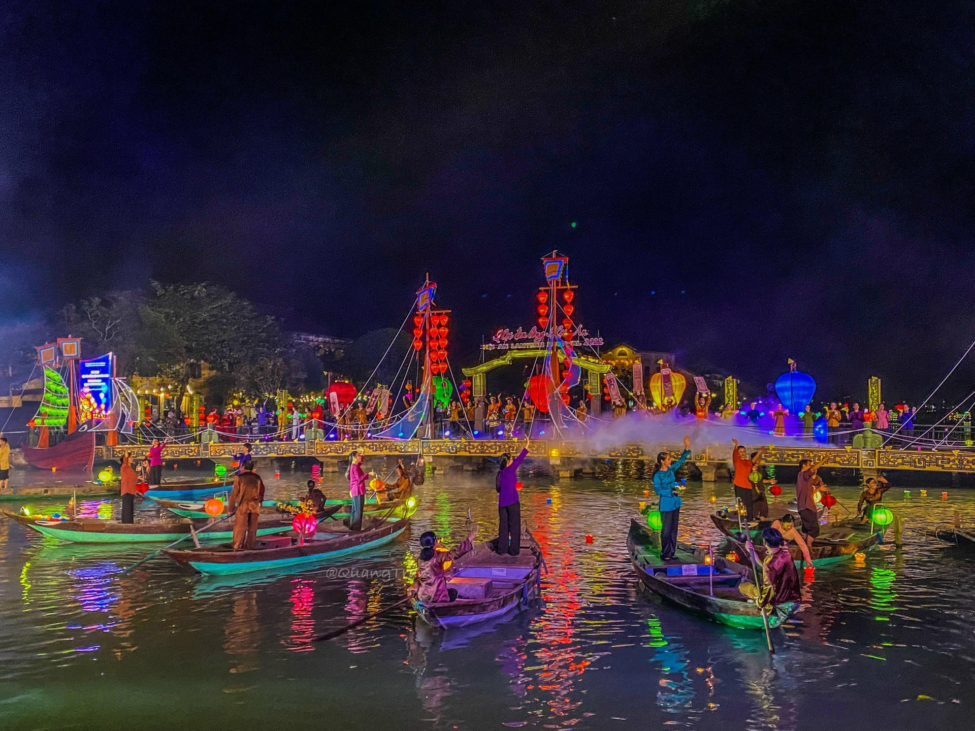 Boat Ride Ticket and Release Lantern at Hoai river in Hoi An  - Thumbnail 7