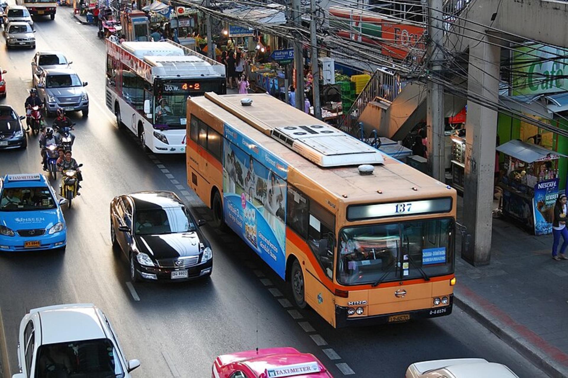 Female-only private driver for car charter in Bangkok By MyProGuide - Thumbnail 3