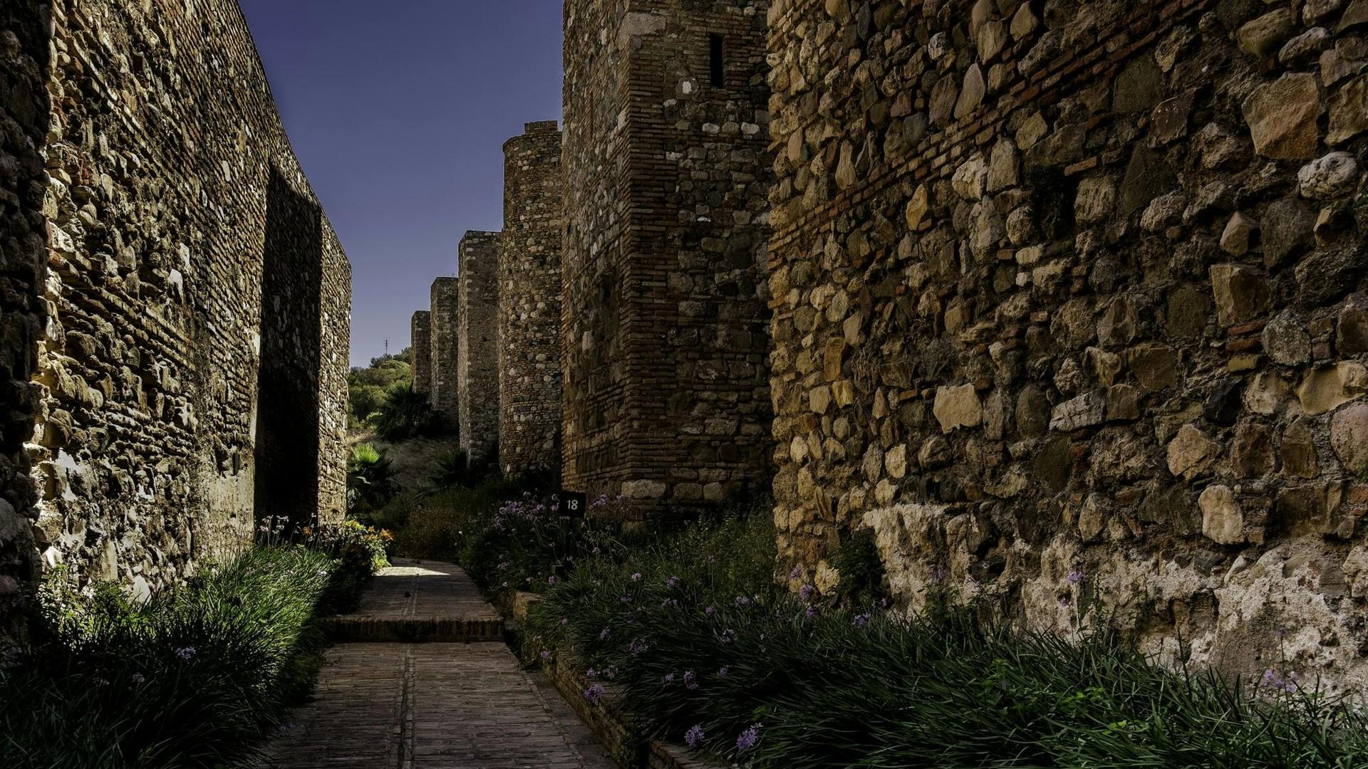 Malaga Roman Theatre and Alcazaba tour - Thumbnail 3