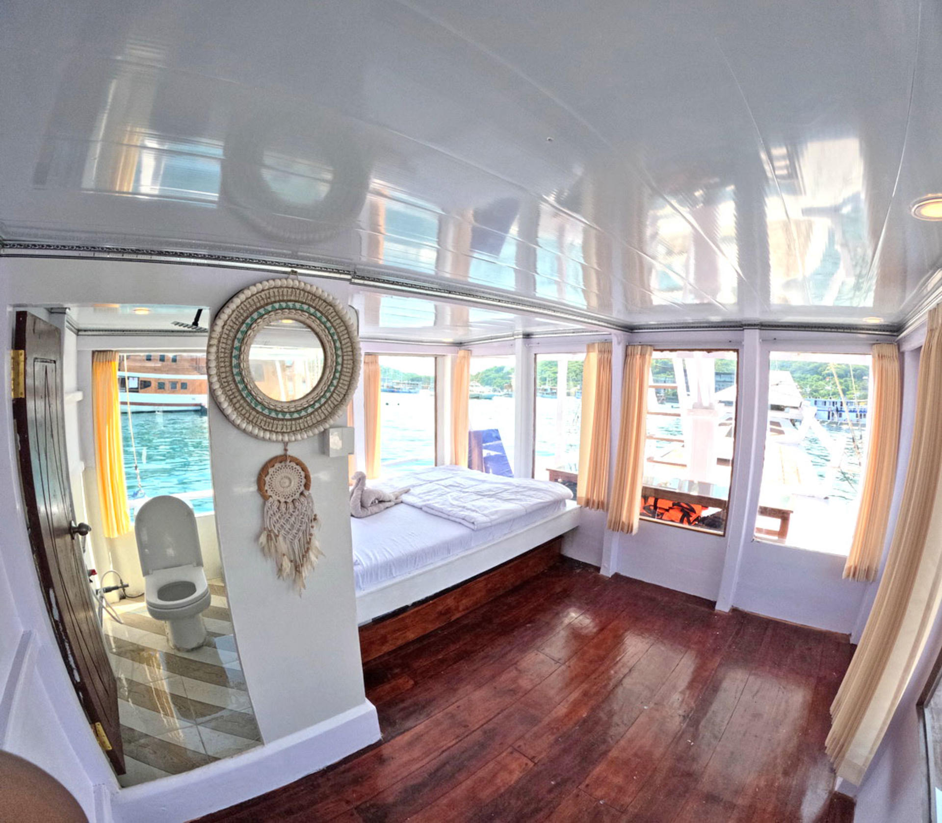 [Deluxe Phinisi] 3D2N King Cirox Phinisi Liveaboard from Labuan Bajo - Thumbnail 6