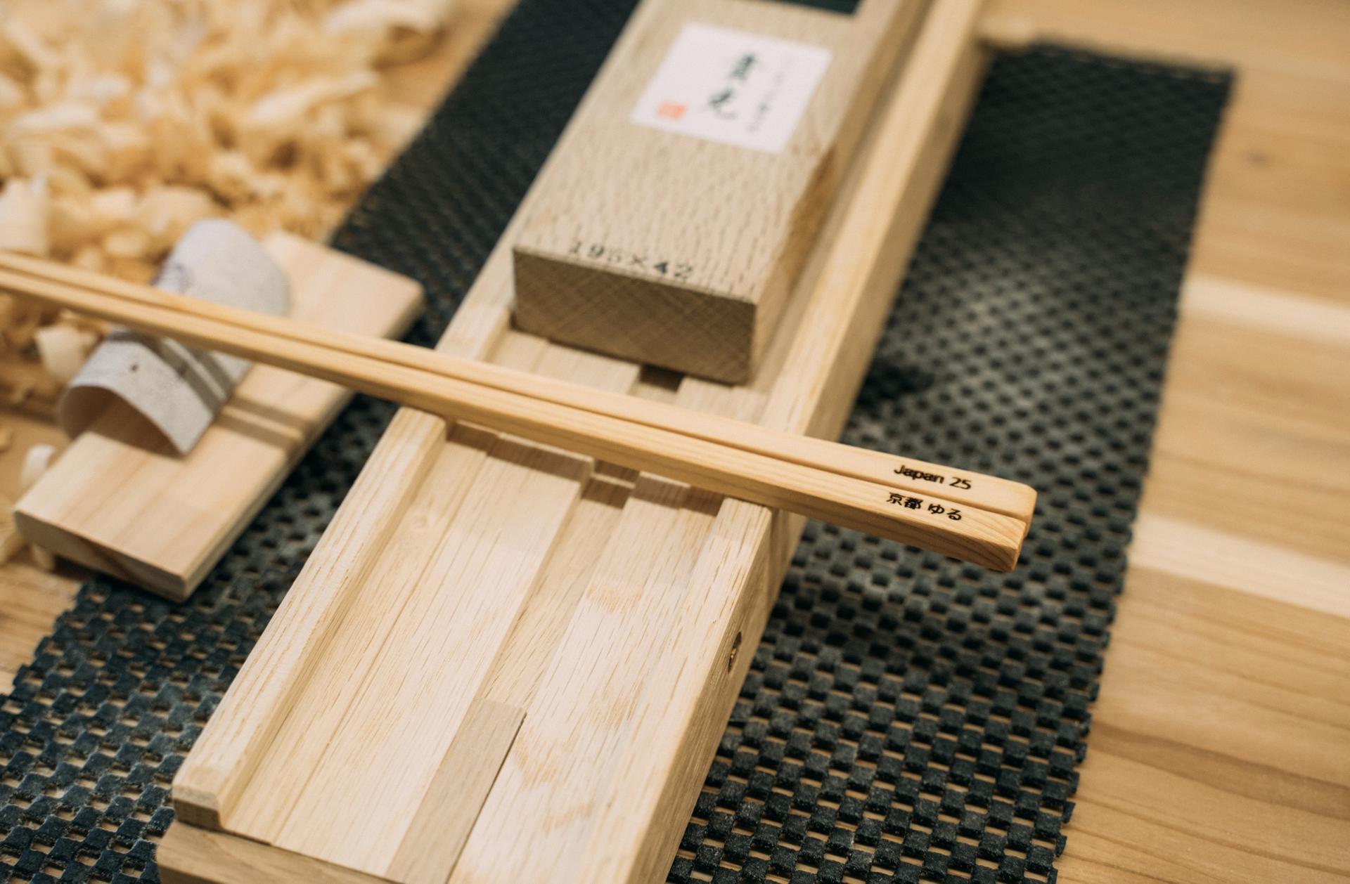 Kyoto: Gion Make Your Own Chopsticks with Engraving Option - Thumbnail 3