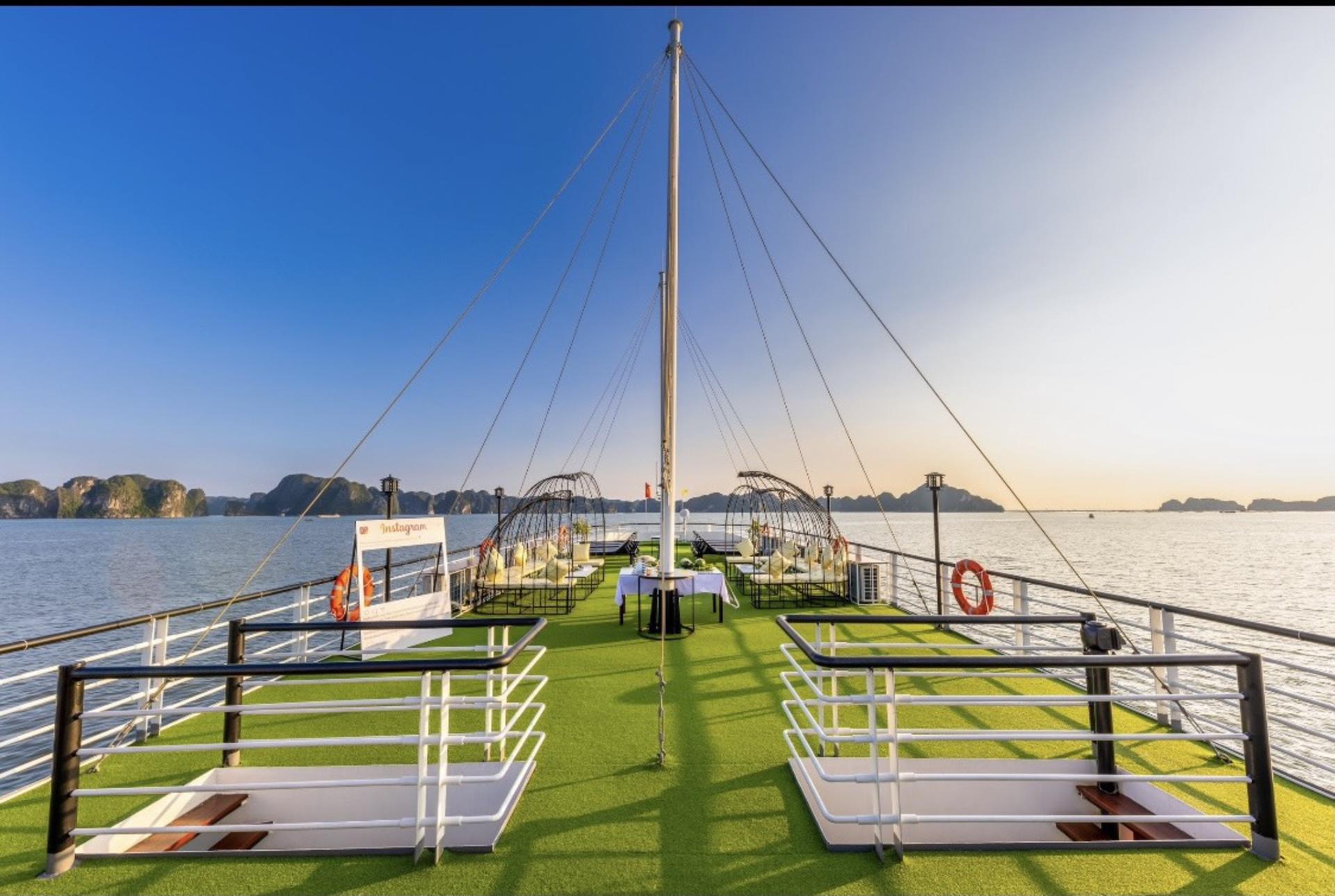 Heritage Luxury Day Cruise: Ha Long Bay Tour with Ti Top & Sung Sot - Thumbnail 34