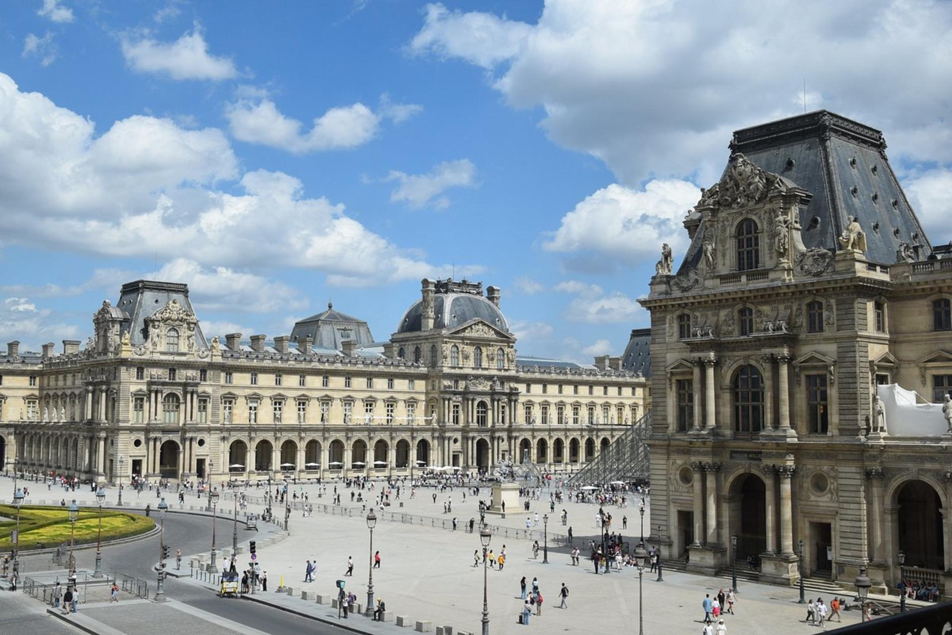 Paris City Highlights: Iconic Landmarks Walking Tour With Free eSIM - Thumbnail 8