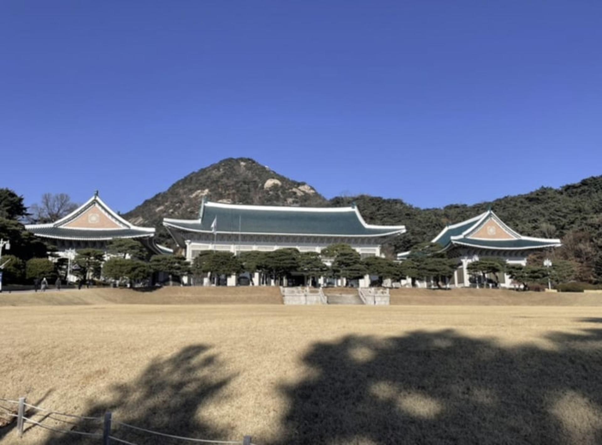 Seoul Gyeongbokgung & Bukchon Hanok Village Day Tour with Transfers - Thumbnail 8