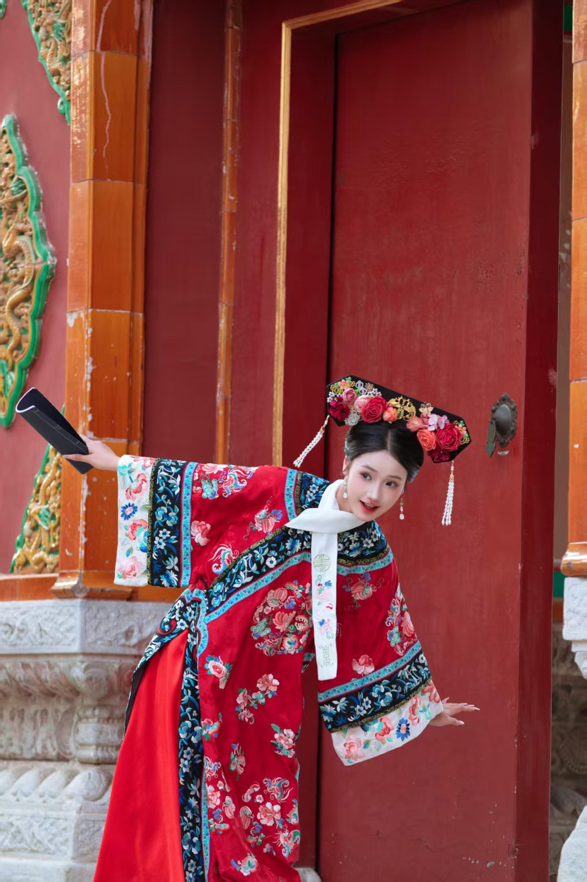 Beijing Ancient Costume Experience Photography [Free Choice of Clothing + Exquisite Makeup & Styling + Professional Photographer] - Thumbnail 2