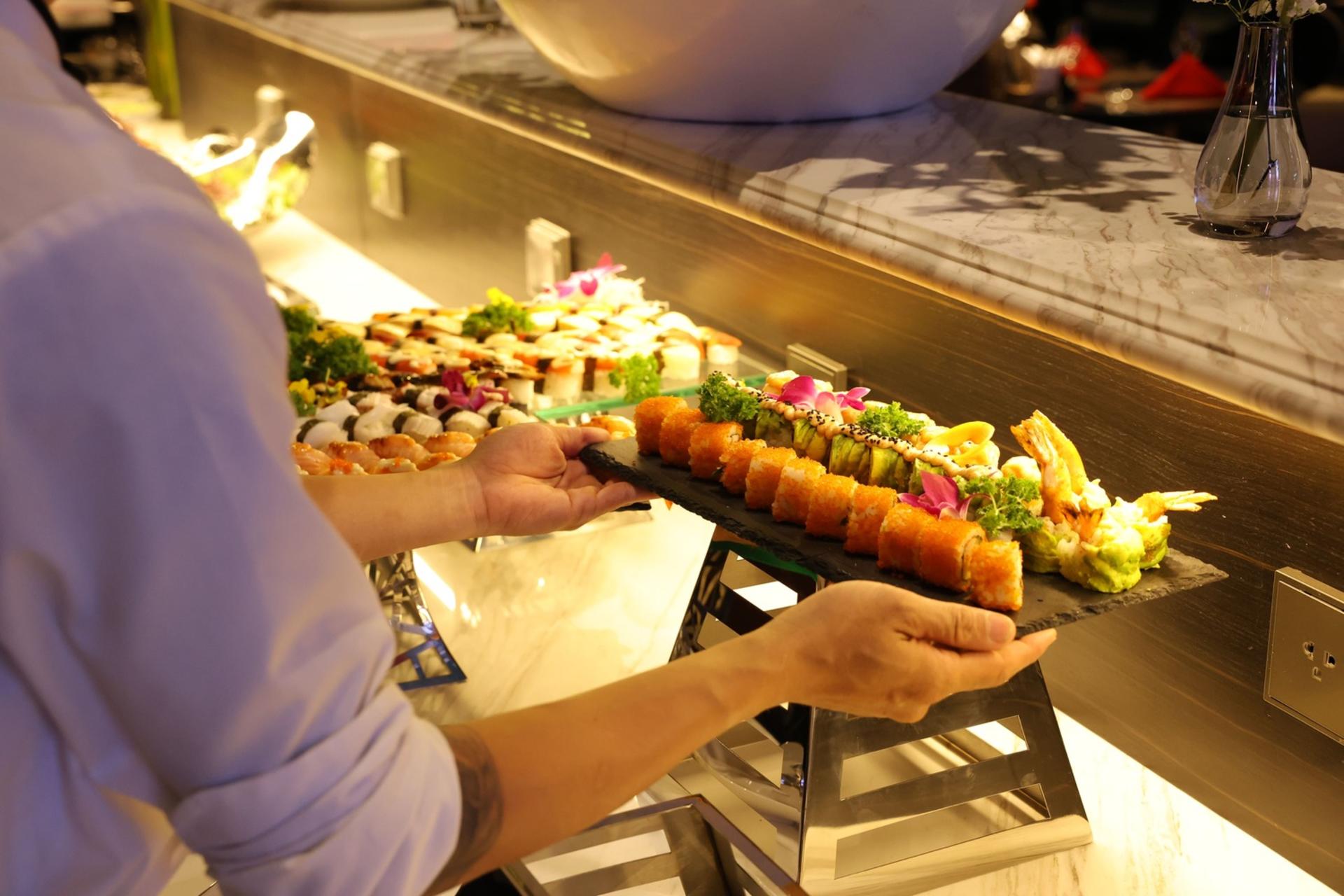 Elite Luxury Cruise | Dining Experience on the Saigon River - Thumbnail 9