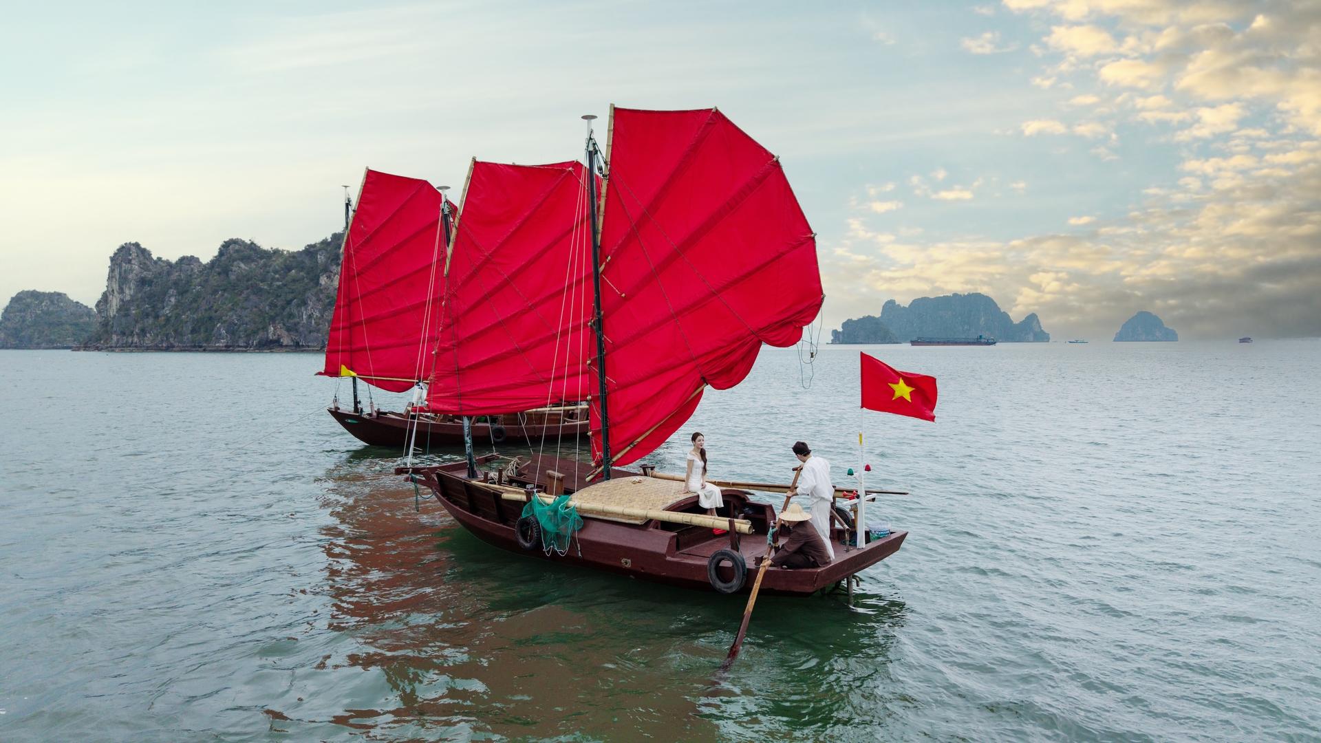 Three-walled Sailboat Sightseeing Ha Long Tour - Thumbnail 3