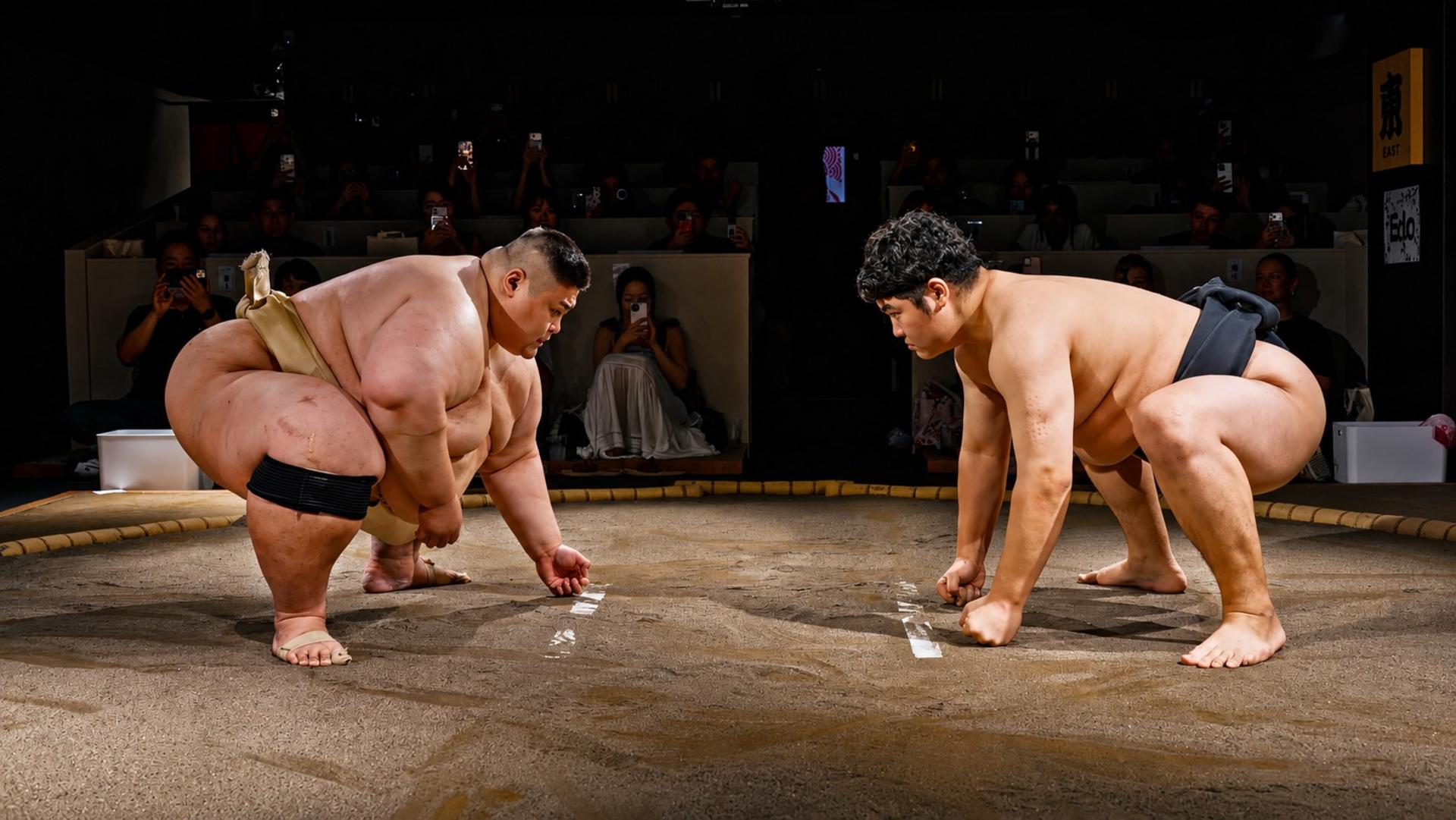Tokyo: Shibuya Sumo Show with Drink and Photo - Thumbnail 4