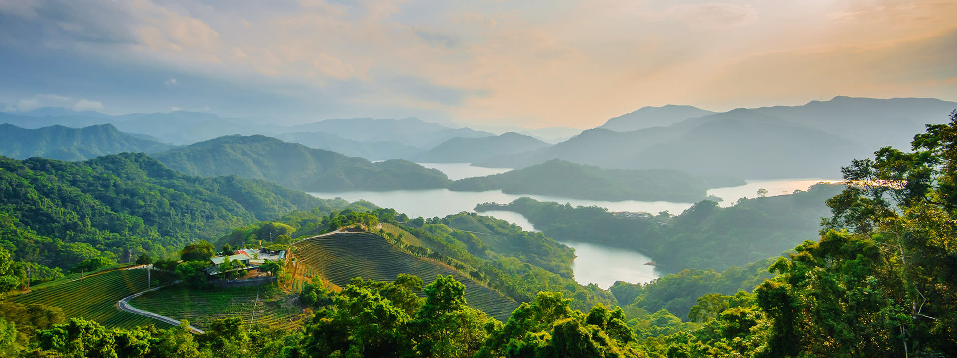 Taipei Small-Group Tour: Thousand Island Lake and Pinglin Tea Field