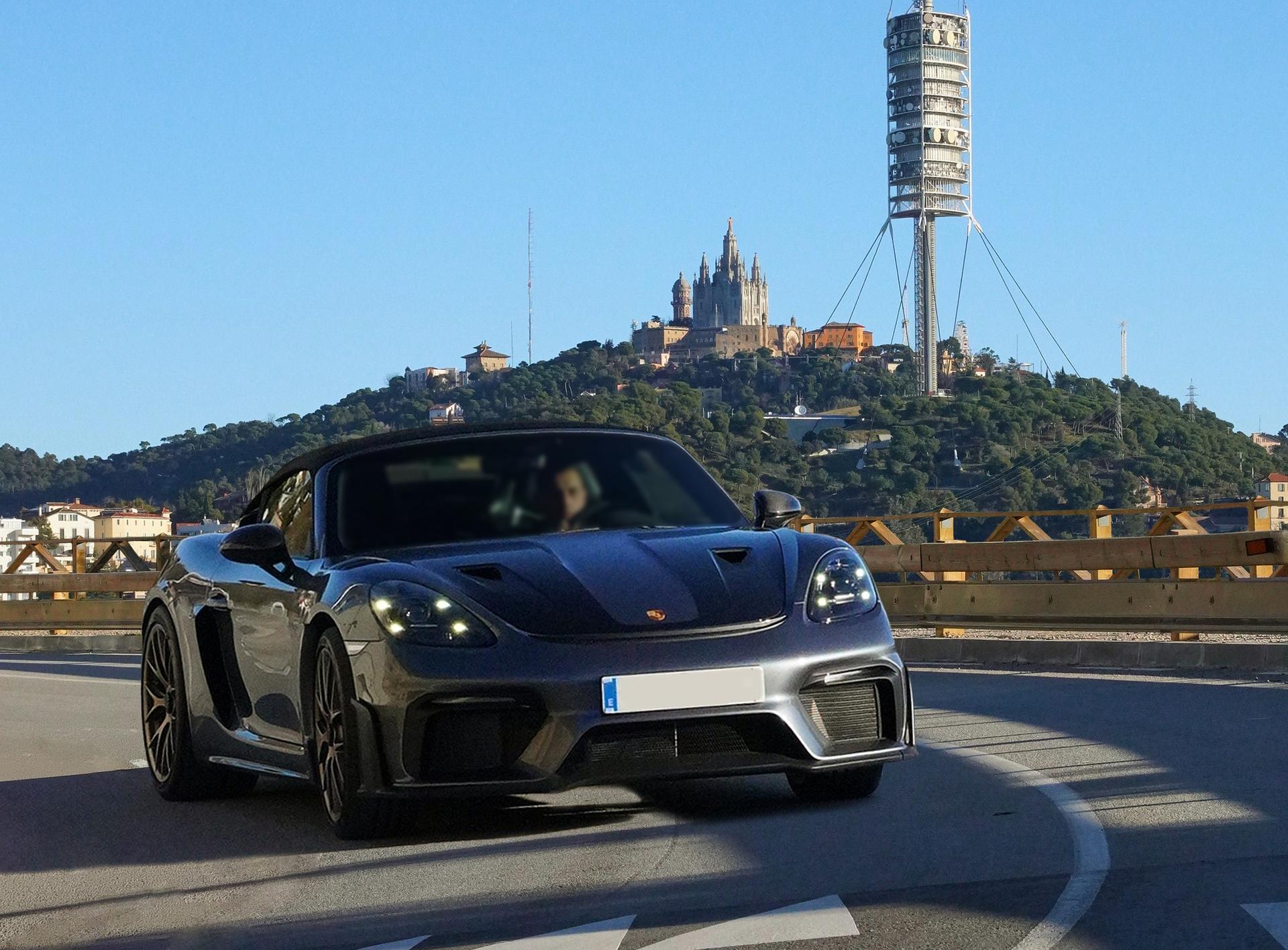 90-minute supercar drive in Barcelona to Tibidabo Mountain - Thumbnail 3