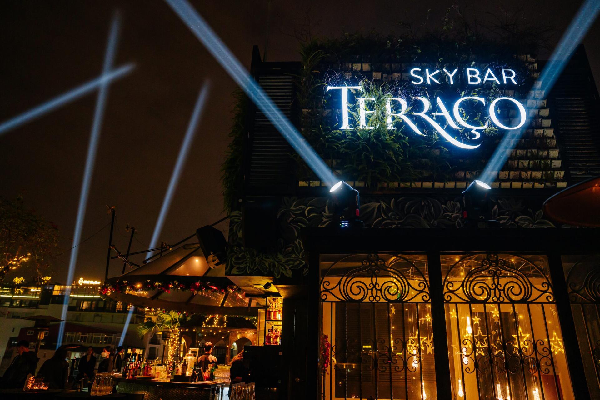 Terraco Sky Bar Cocktails & City Views in Hanoi - Thumbnail 5