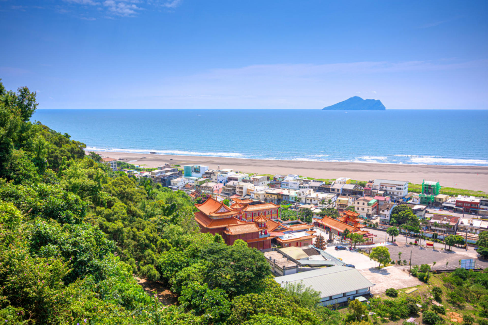 One-Day Tour of Northeast Coast National Scenic Area Cape Bitoujiao Park & Cape San Diego Lighthouse & Waiao Beach & Lanyang Museum - Thumbnail 3